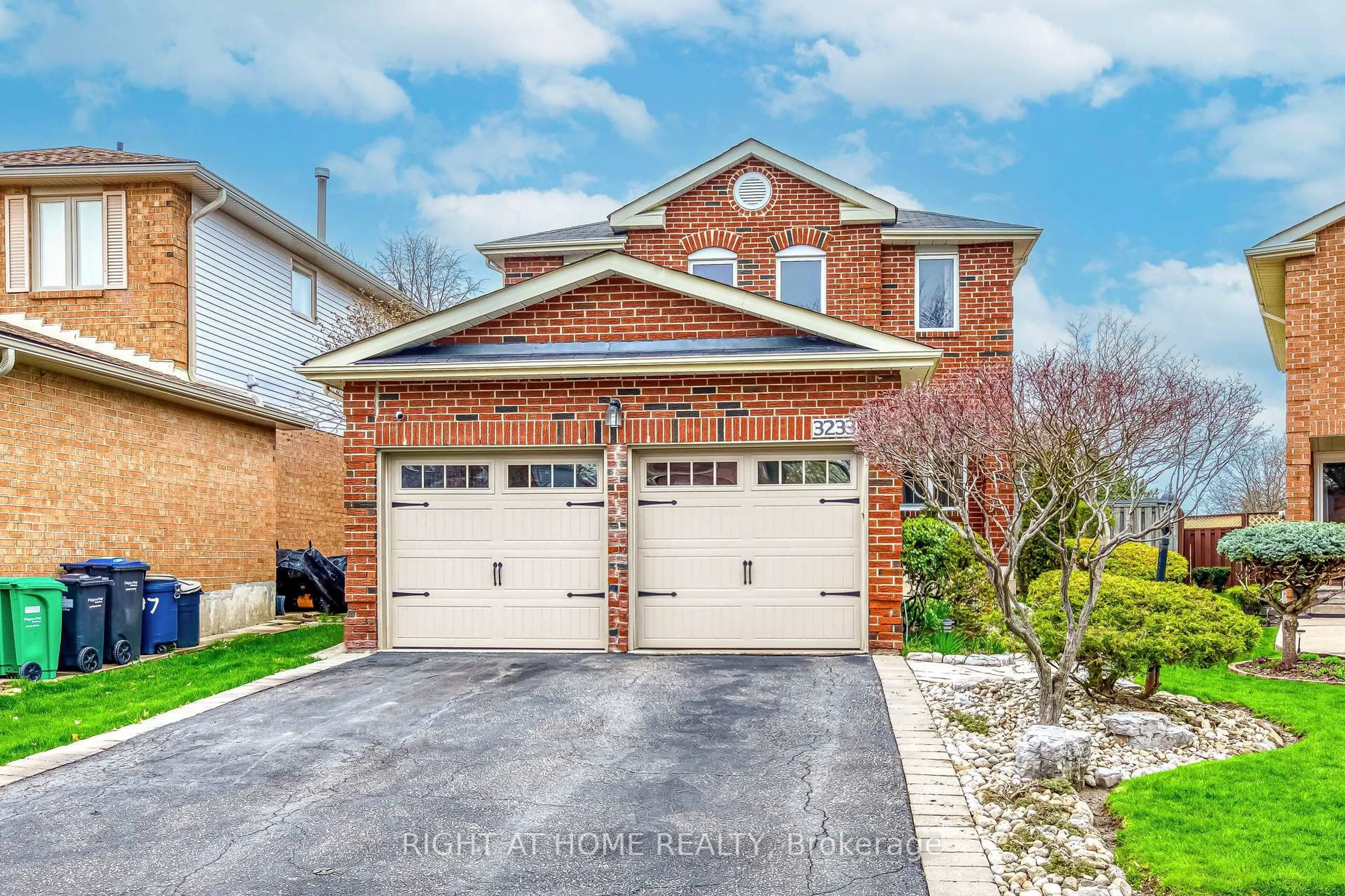Home with brick exterior material, street for 3233 Wilmar Cres, Mississauga Ontario L5L 4B1