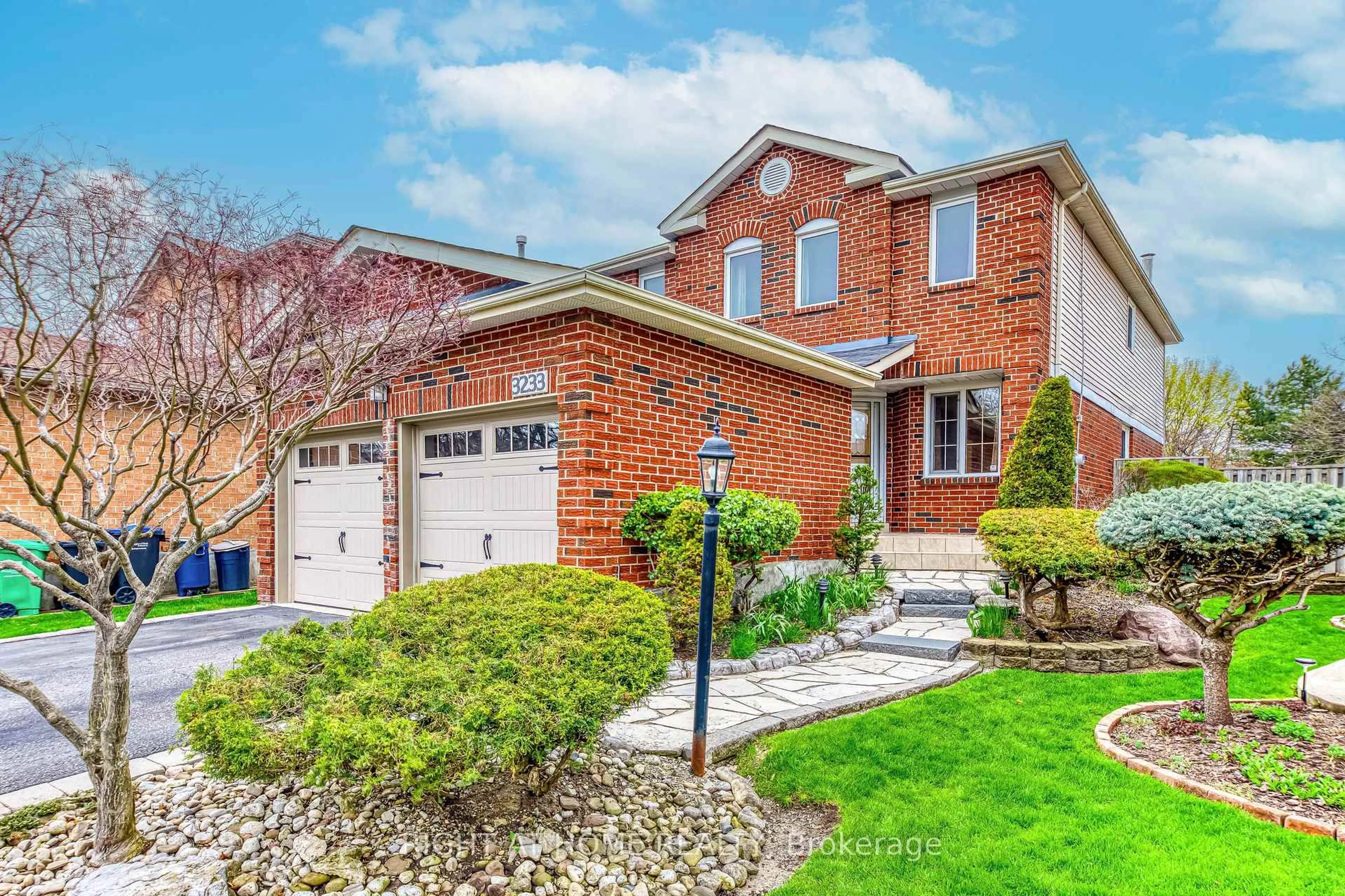 Home with brick exterior material, street for 3233 Wilmar Cres, Mississauga Ontario L5L 4B1