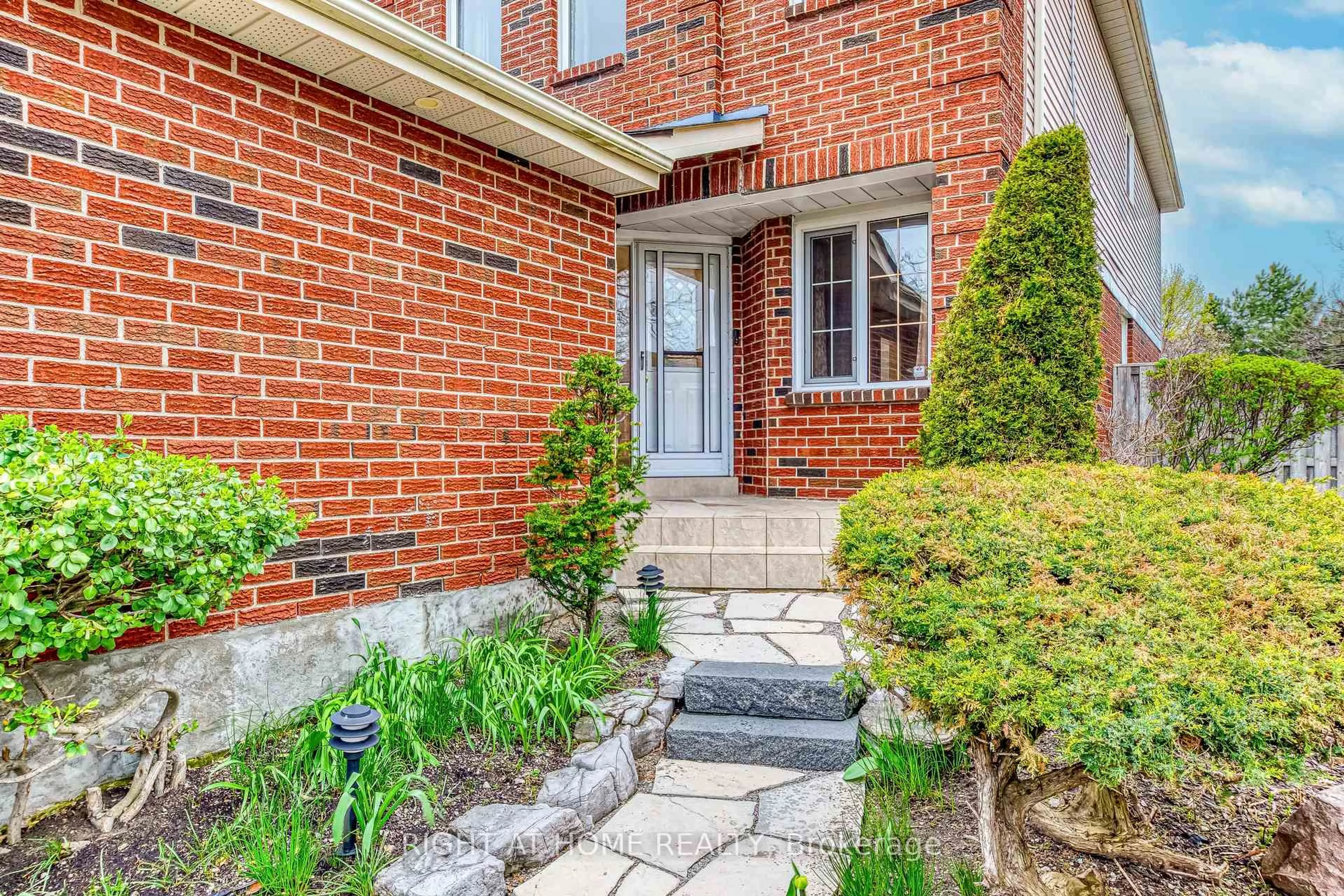 Home with brick exterior material, street for 3233 Wilmar Cres, Mississauga Ontario L5L 4B1