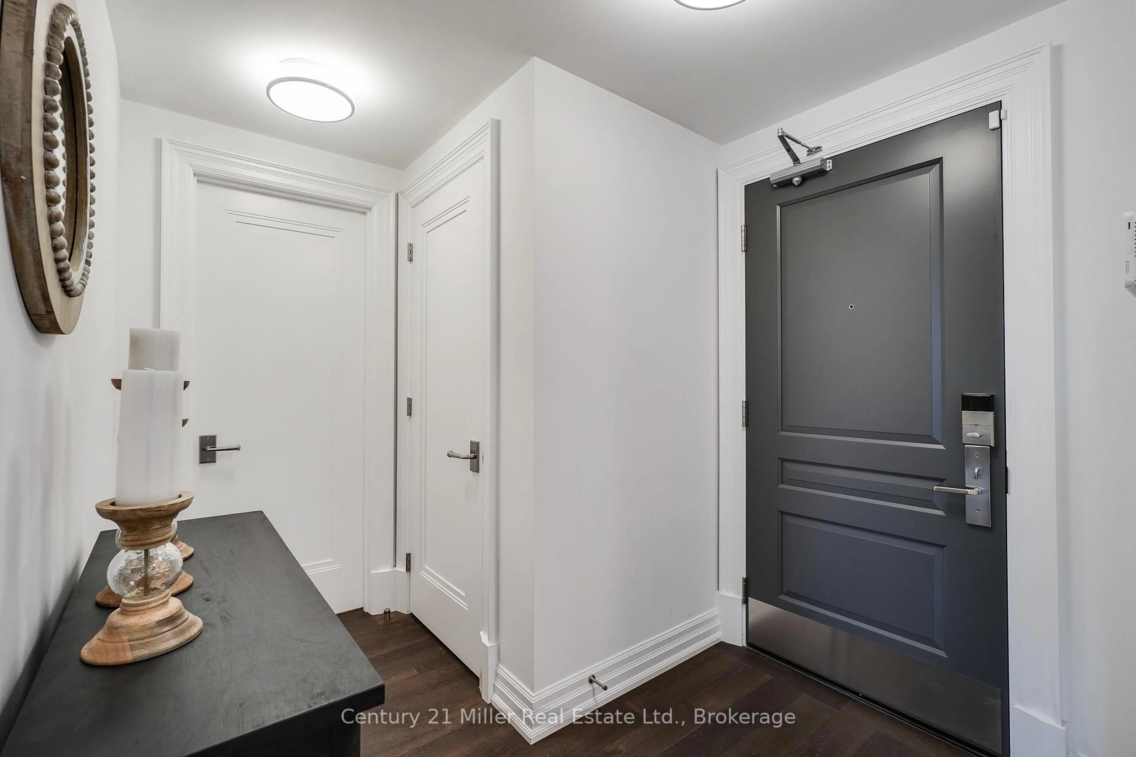 Indoor entryway for 2060 Lakeshore Rd #802, Burlington Ontario L7R 0G2