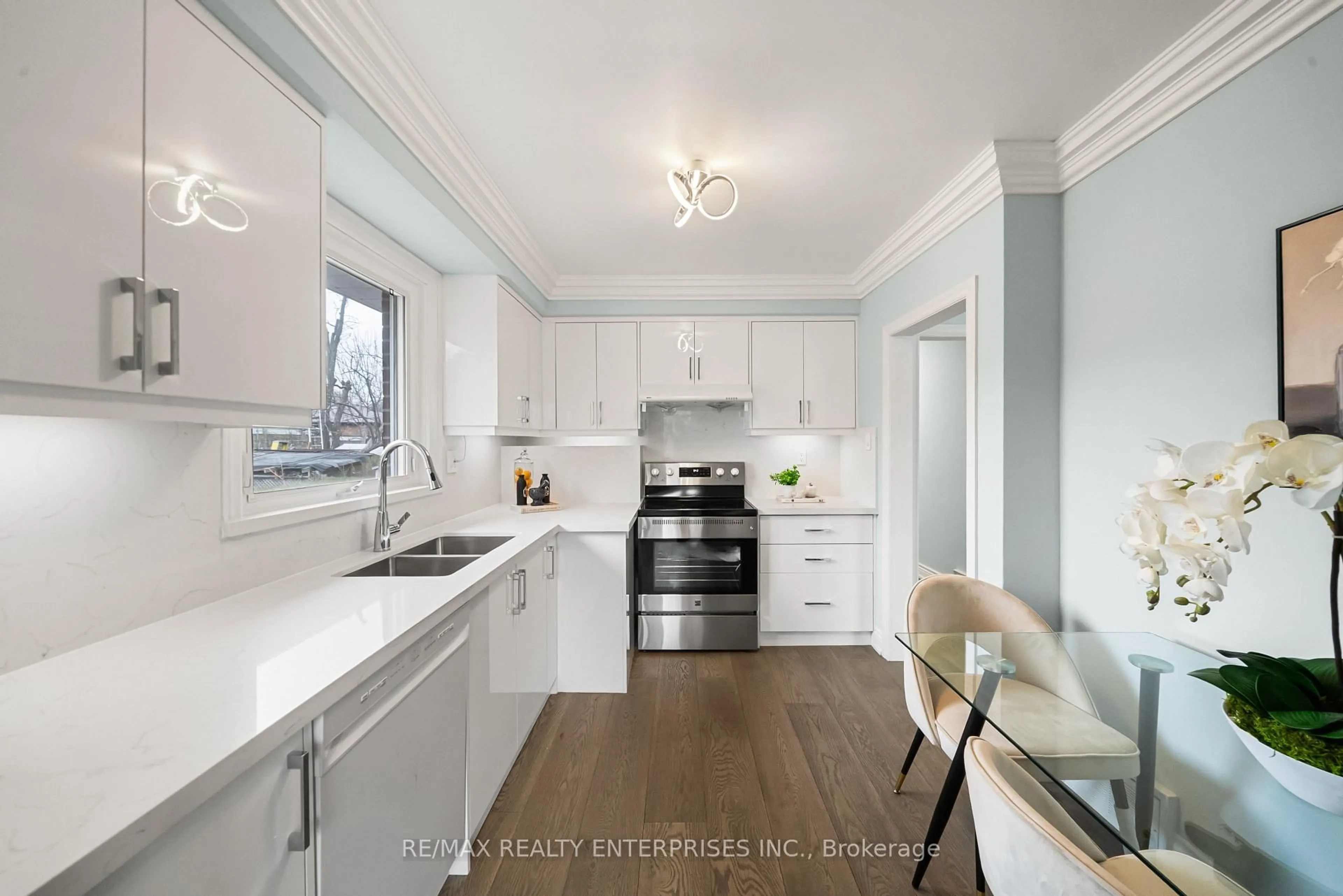 Contemporary kitchen, unknown for 995 Garrard Ave, Mississauga Ontario L5E 1L4