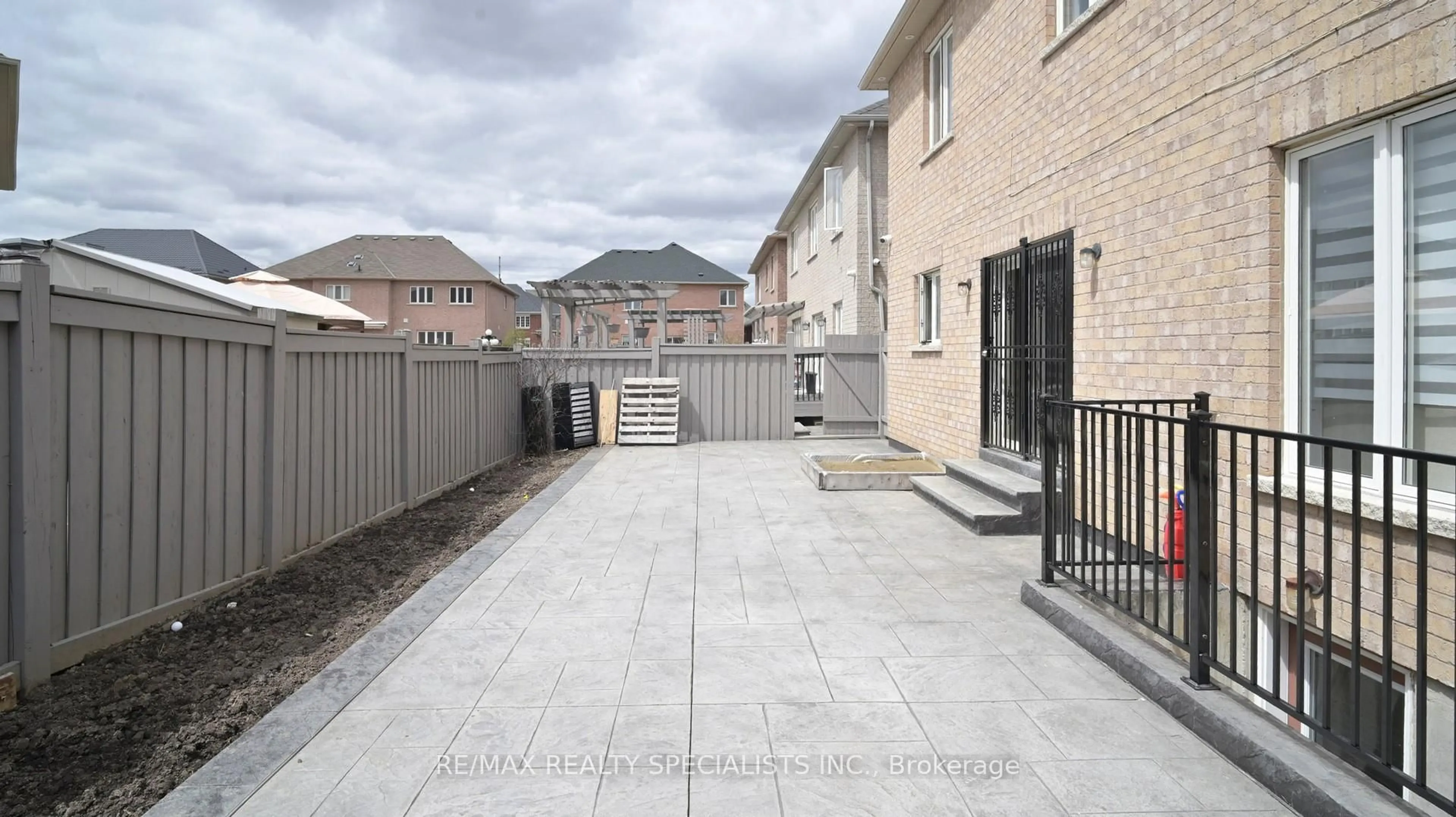 Patio, street for 16 Redearth Gate, Brampton Ontario L6P 2L3