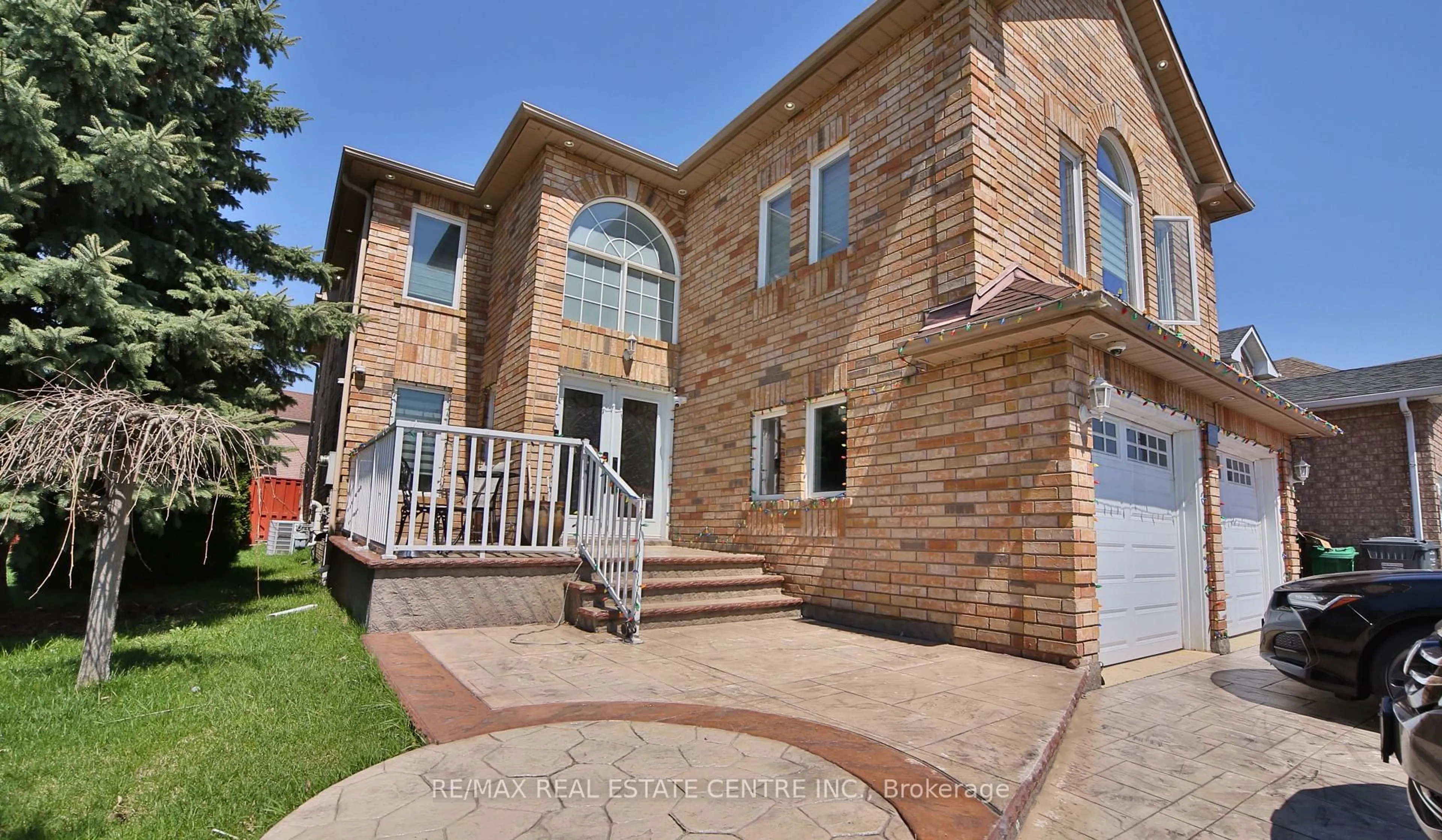 Home with brick exterior material, street for 5539 Loonlake Ave, Mississauga Ontario L5V 2E3