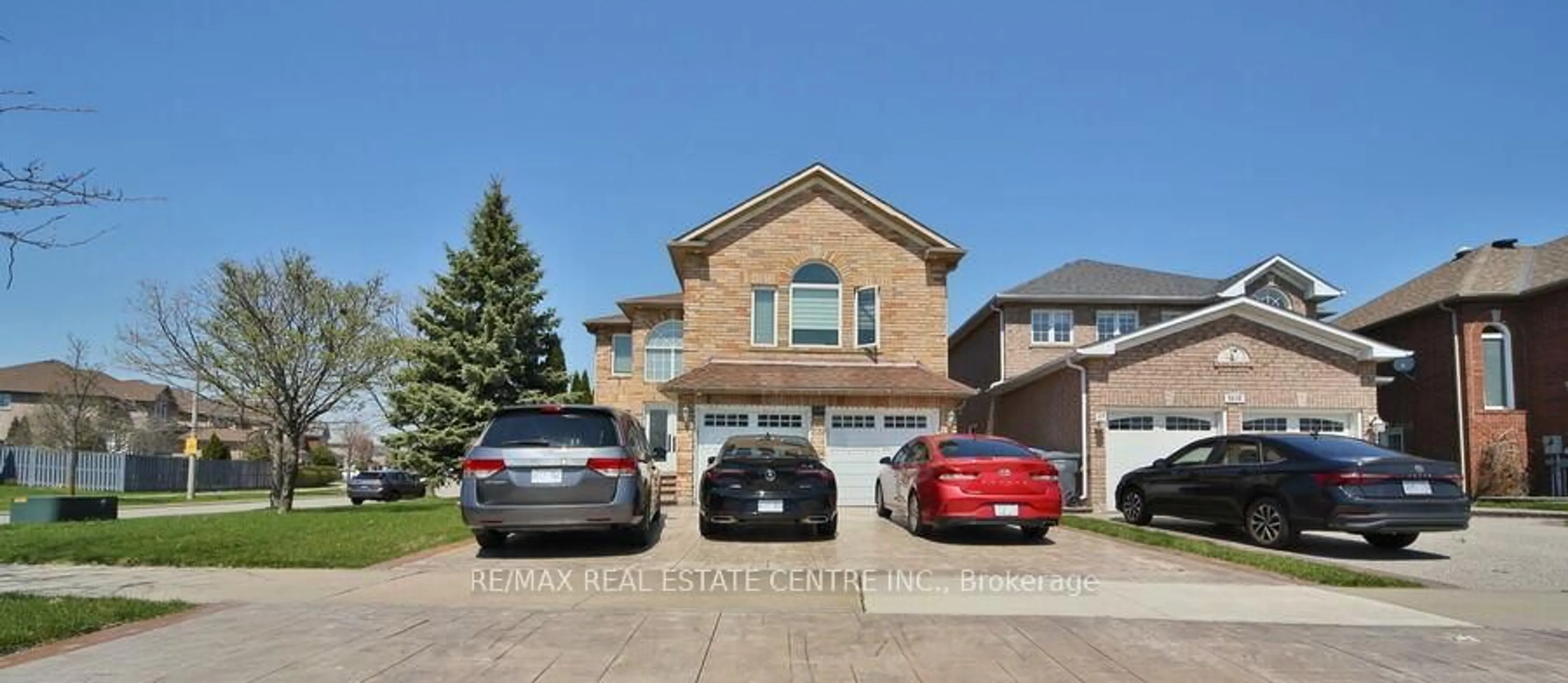 Home with brick exterior material, street for 5539 Loonlake Ave, Mississauga Ontario L5V 2E3