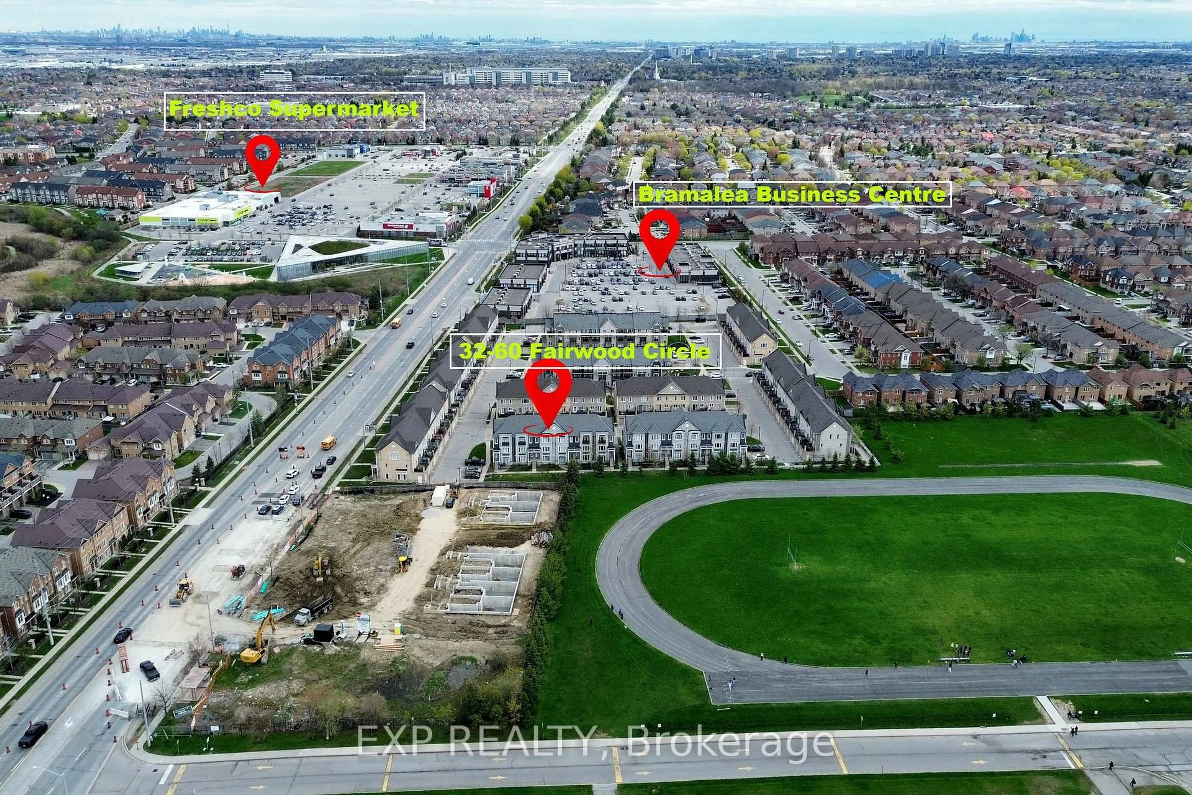 A pic from outside/outdoor area/front of a property/back of a property/a pic from drone, street for 60 Fairwood Circ #32, Brampton Ontario L6R 0Y6