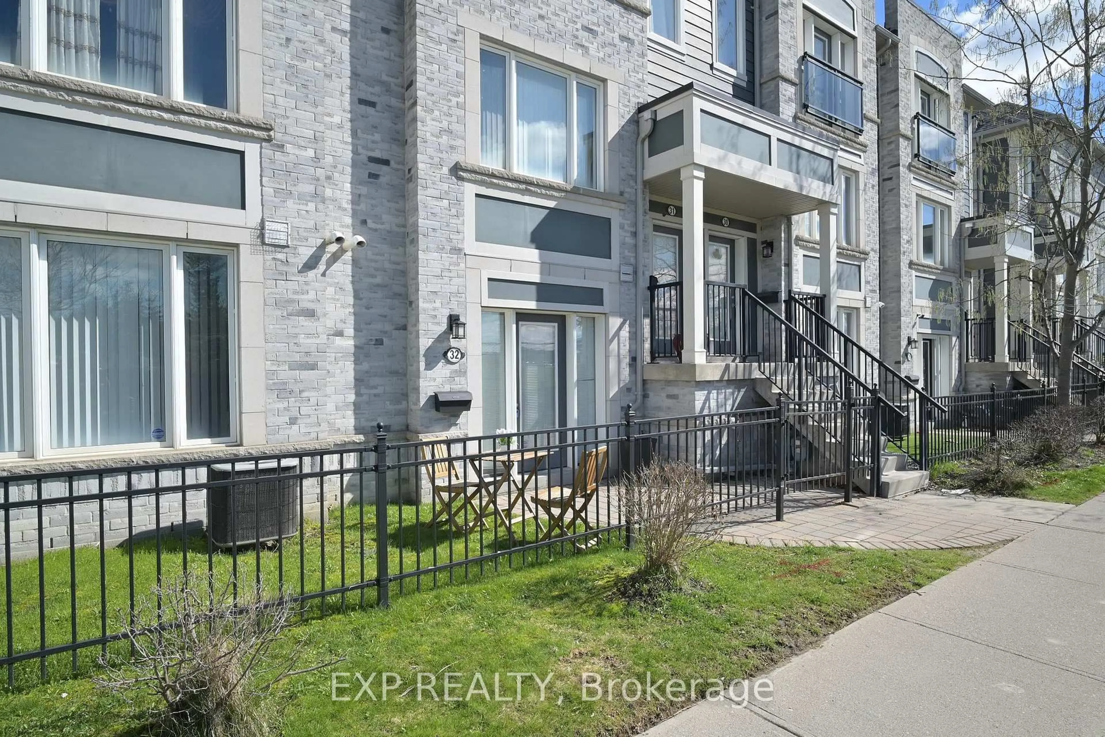 Unknown for 60 Fairwood Circ #32, Brampton Ontario L6R 0Y6