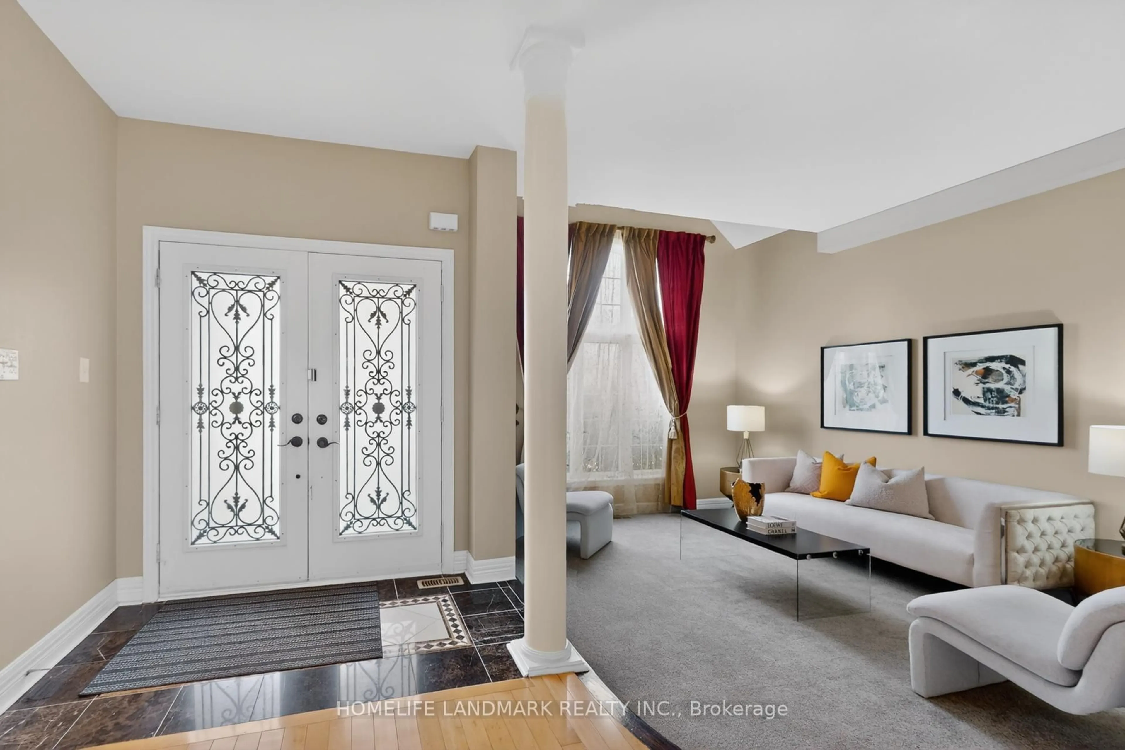 Indoor entryway for 2481 Whistling Springs Cres, Oakville Ontario L6M 5G3