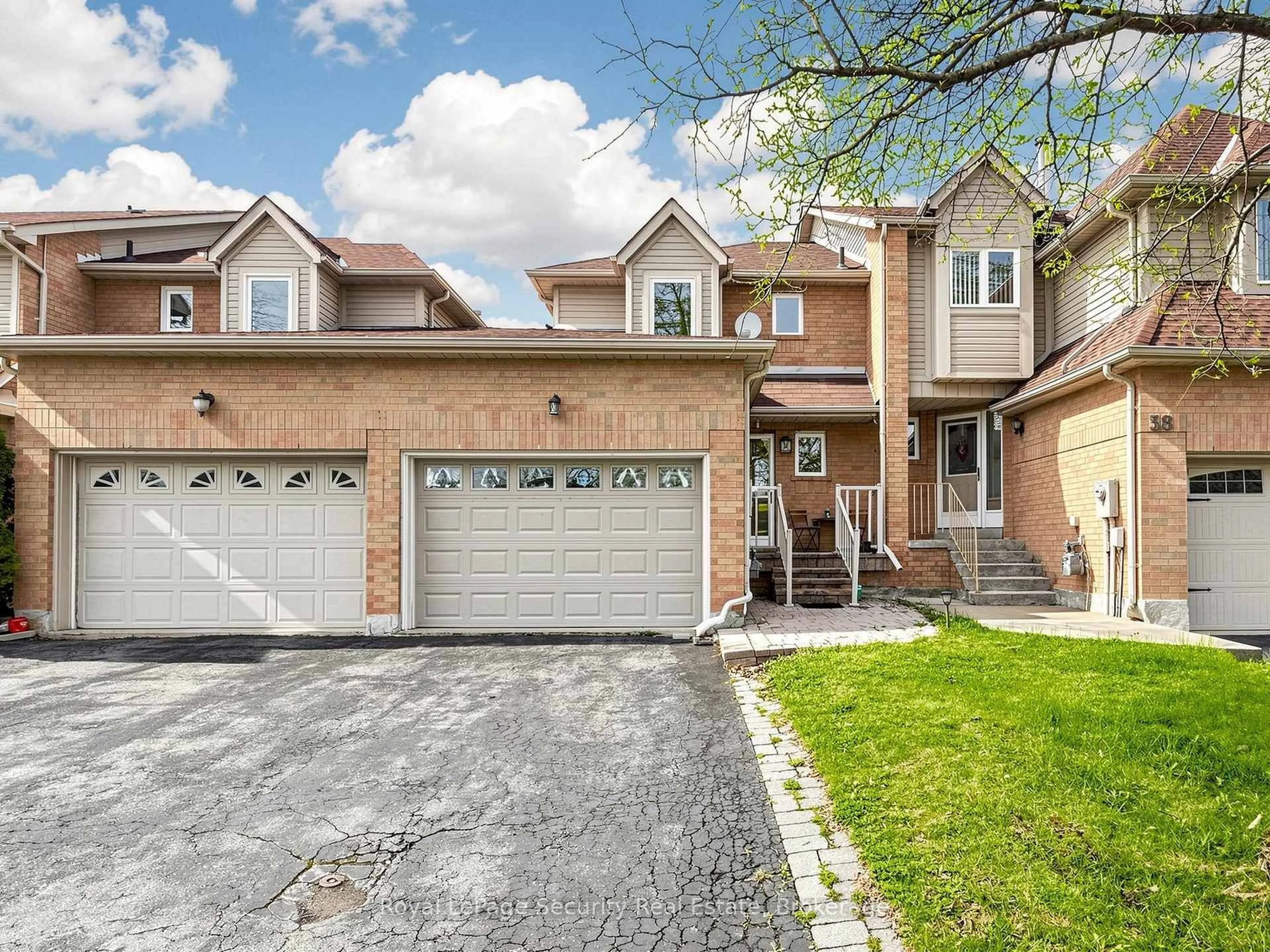 Home with brick exterior material, street for 40 Langdale Cres, Brampton Ontario L6Y 4R7