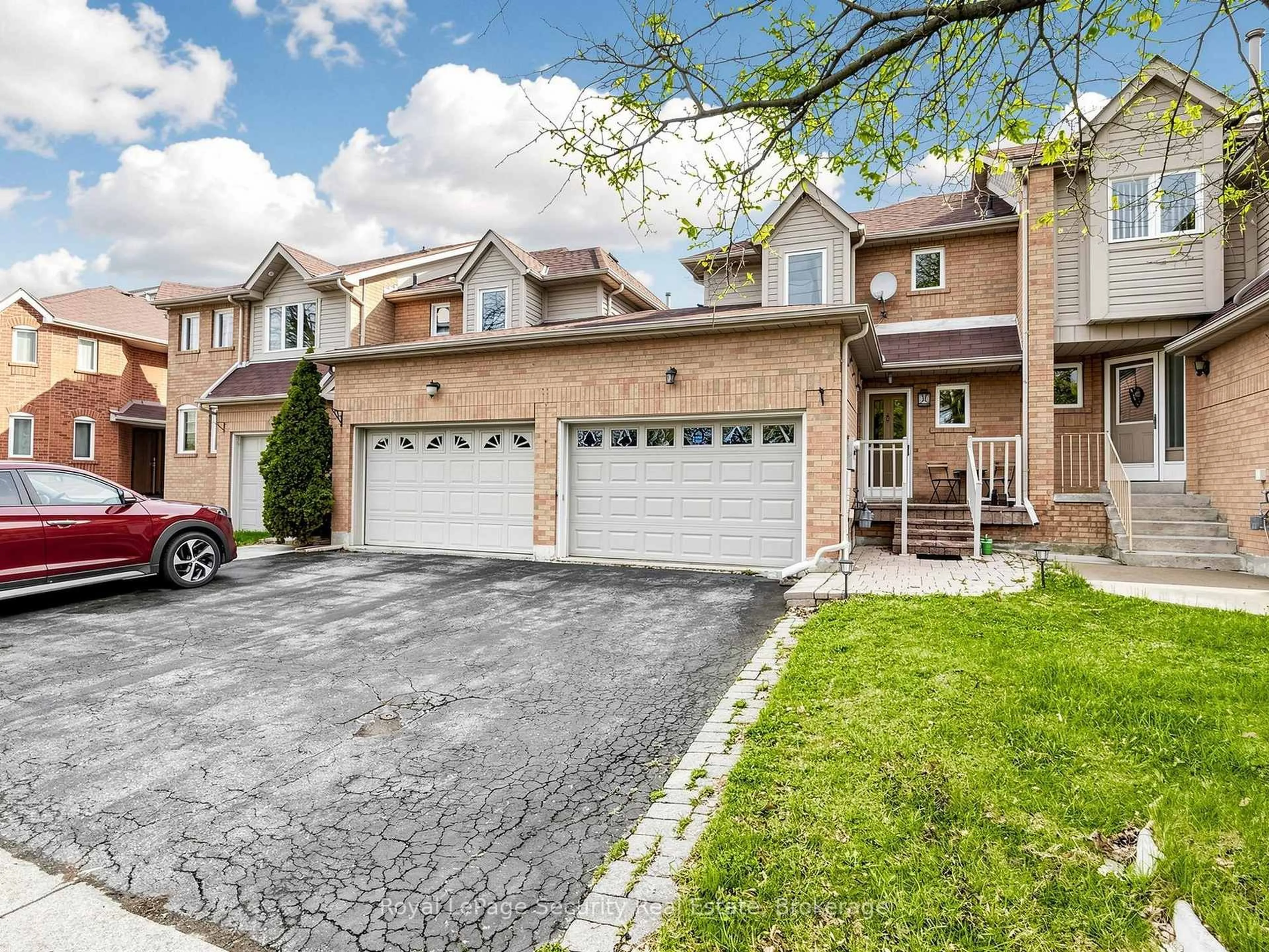 Home with brick exterior material, street for 40 Langdale Cres, Brampton Ontario L6Y 4R7