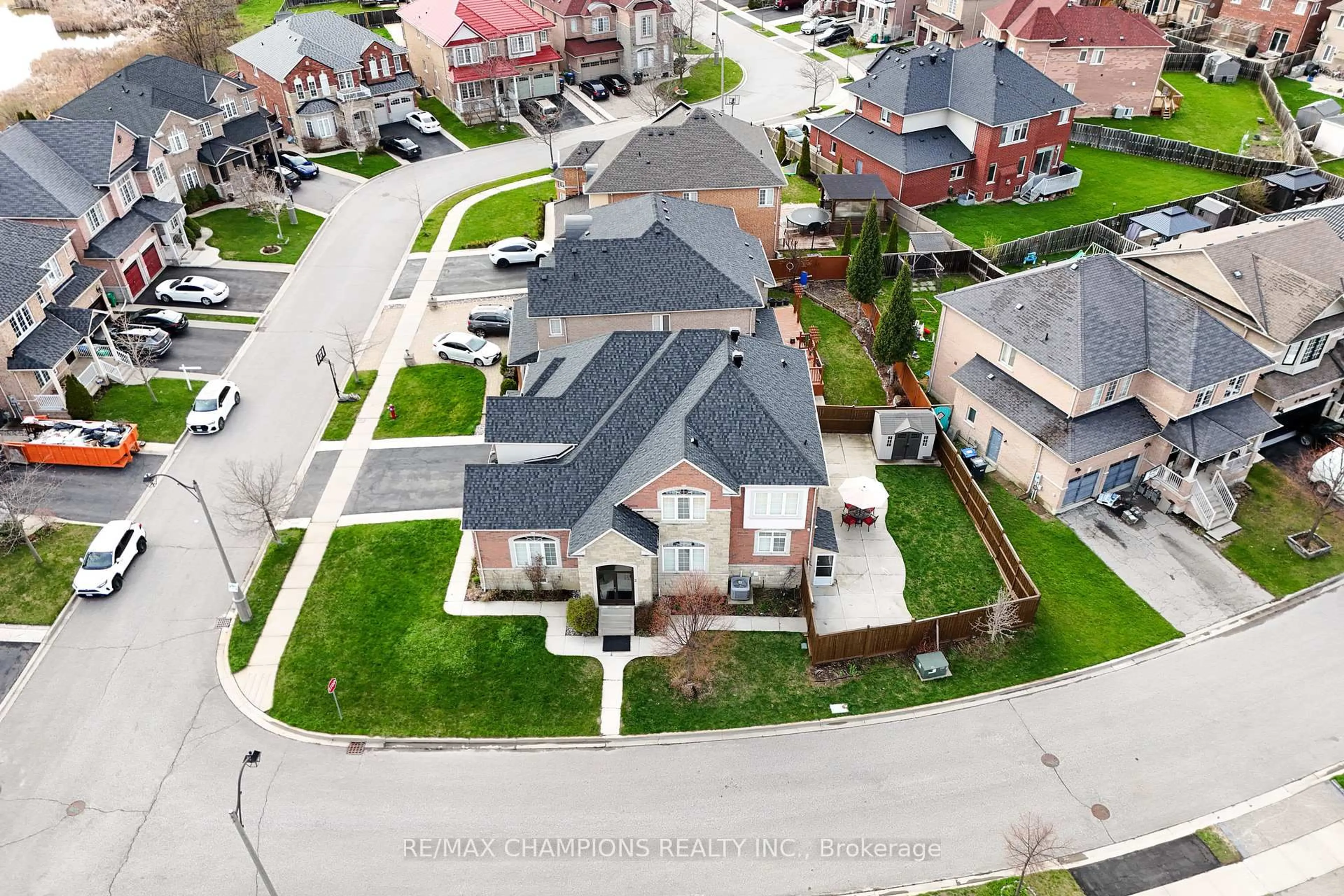 A pic from outside/outdoor area/front of a property/back of a property/a pic from drone, street for 2 Kistler St, Brampton Ontario L6R 0P7