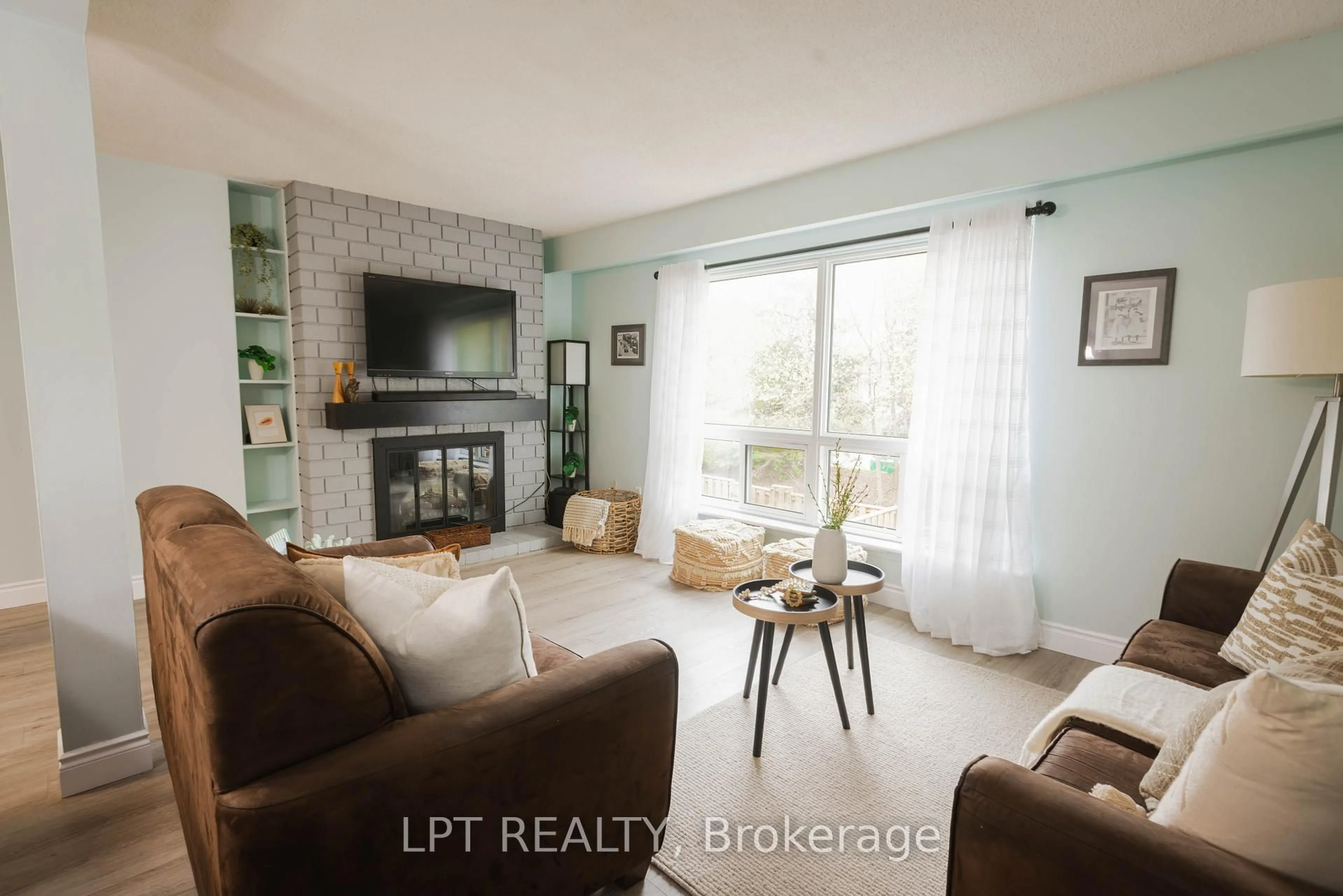 Living room with furniture, unknown for 318 Laurier Ave #3, Milton Ontario L9T 3M9