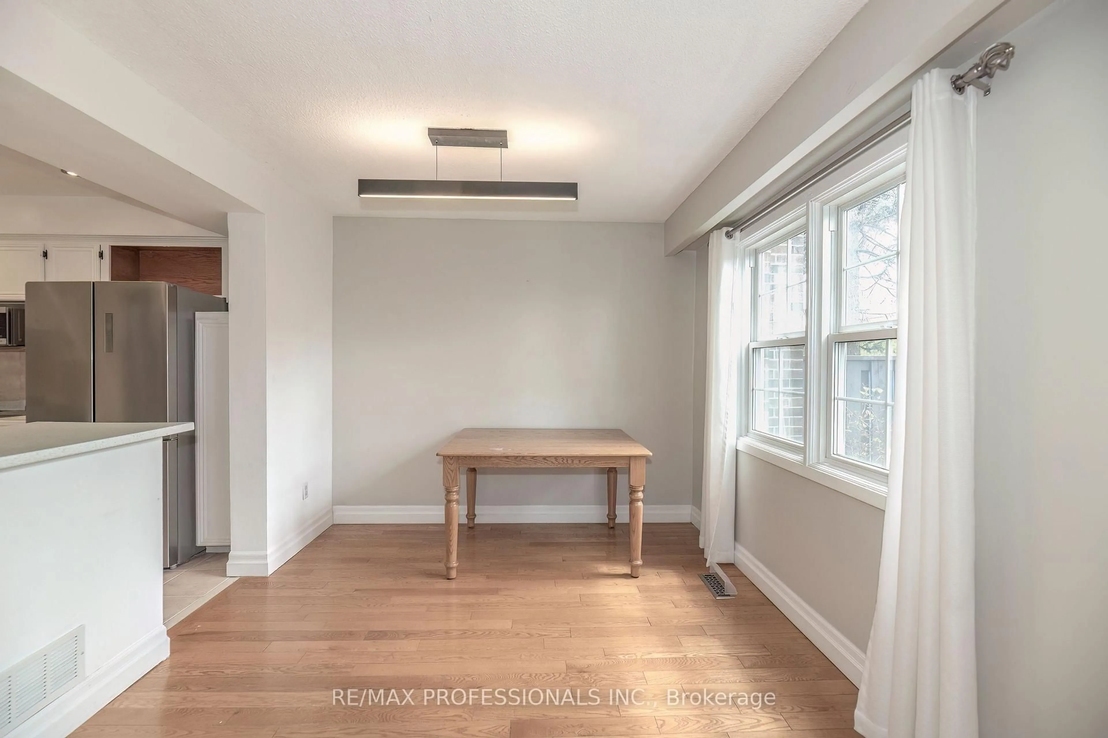 A pic of a room for 1951 Rathburn Rd #20, Mississauga Ontario L4W 2N9