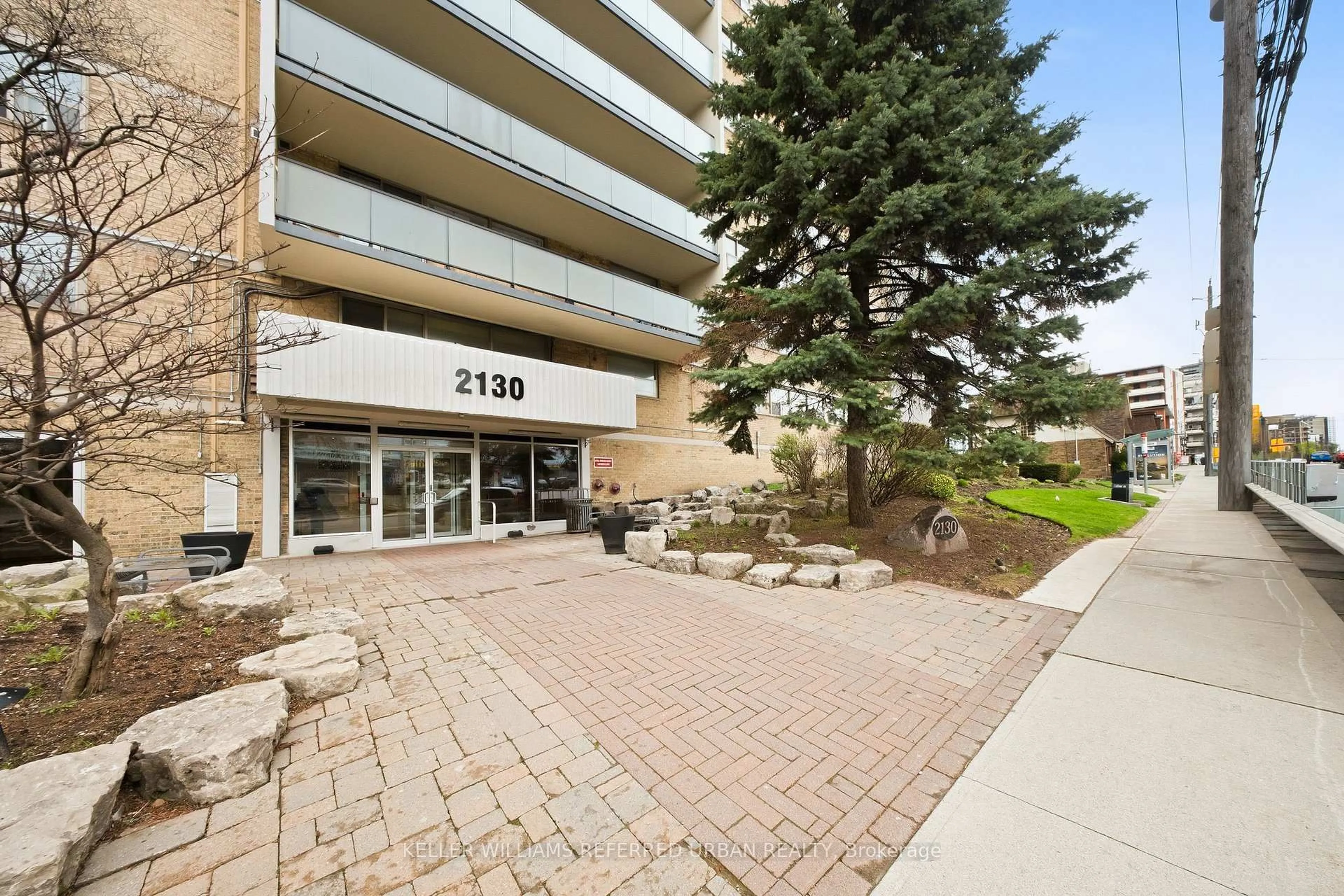 Patio, building for 2130 Weston Rd #1401, Toronto Ontario M9N 3R9