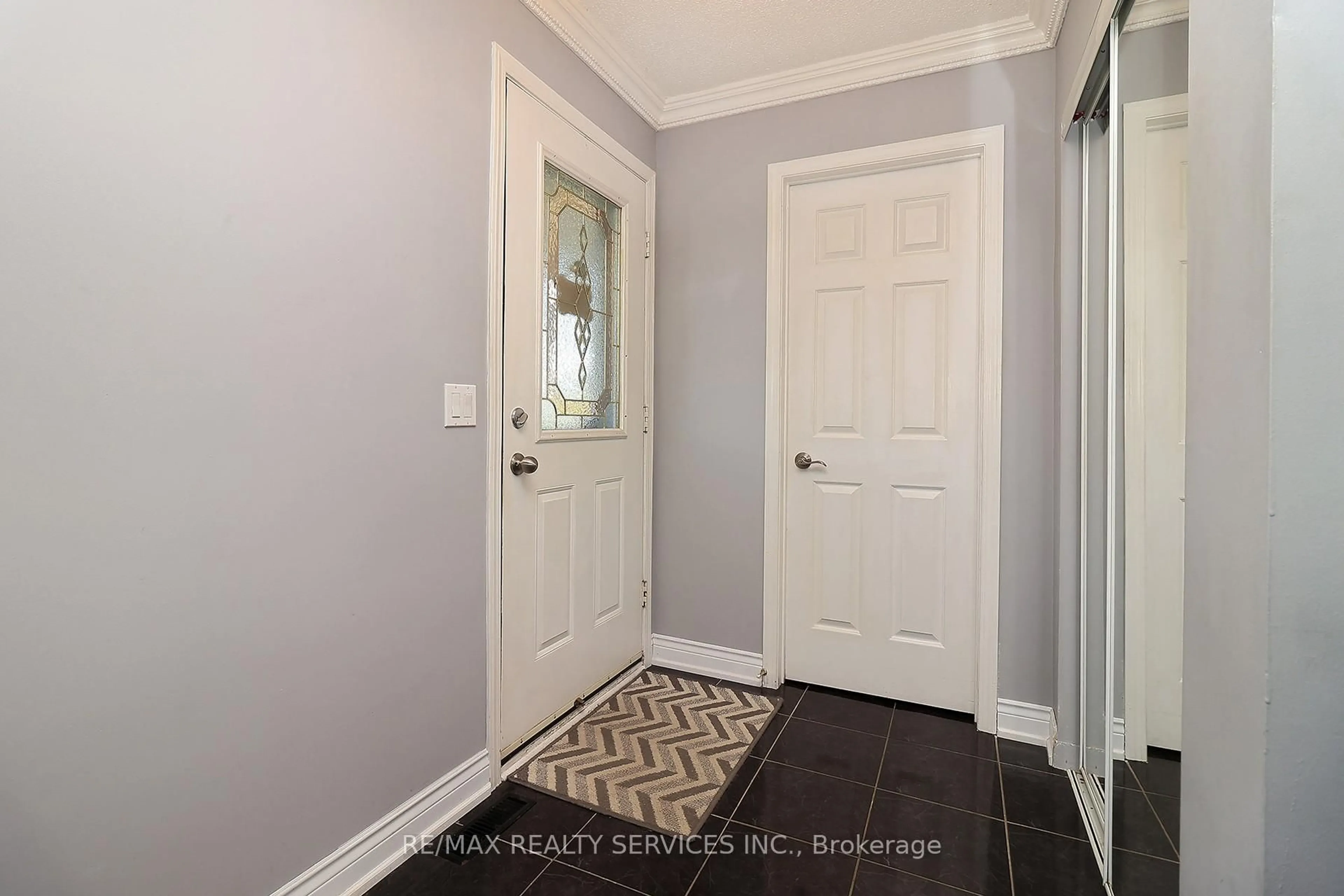 Indoor entryway for 2088 Leanne Blvd #15, Mississauga Ontario L5K 2S7