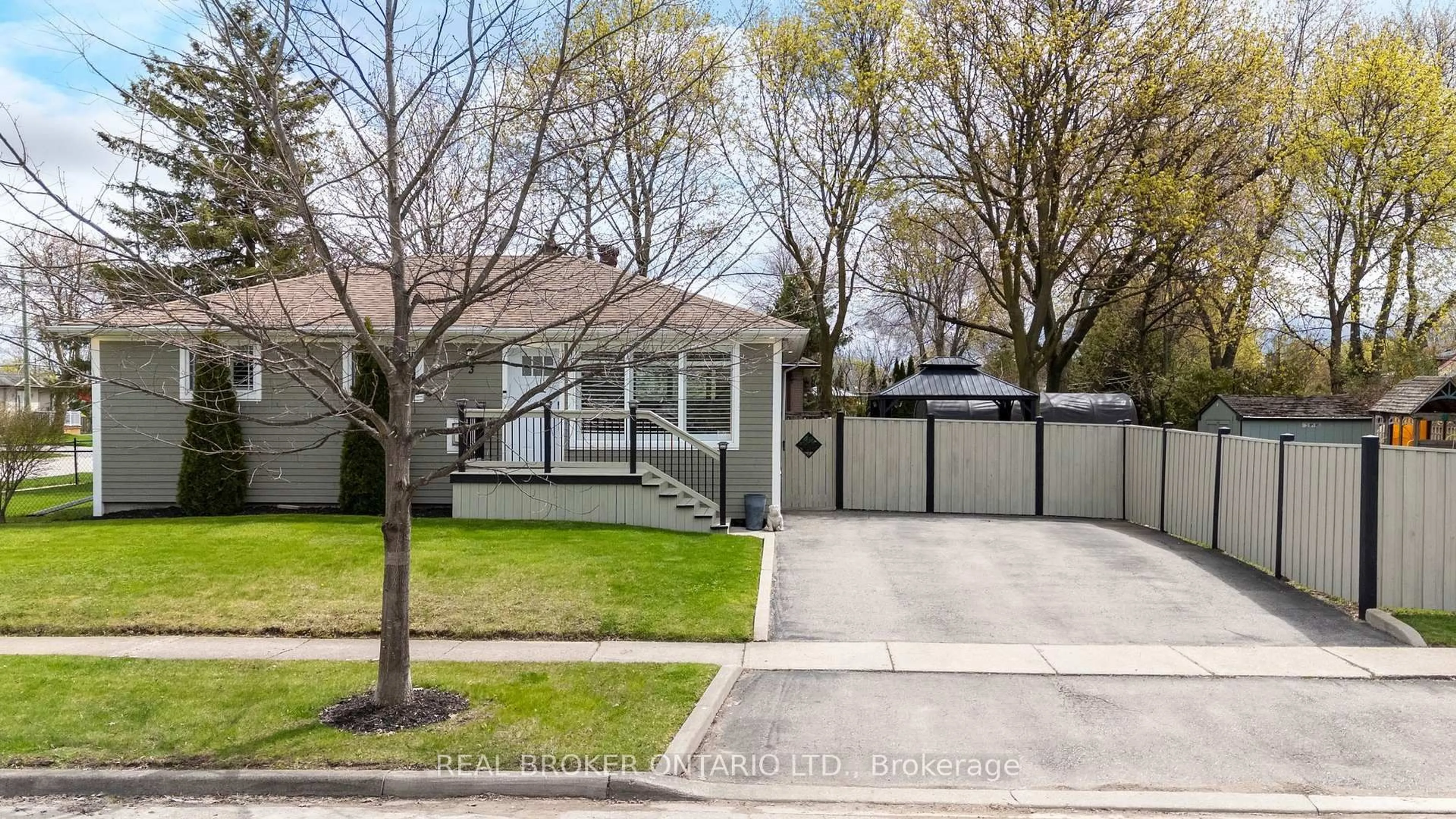 A pic from outside/outdoor area/front of a property/back of a property/a pic from drone, street for 3 Allen Rd, Halton Hills Ontario L7G 1M7