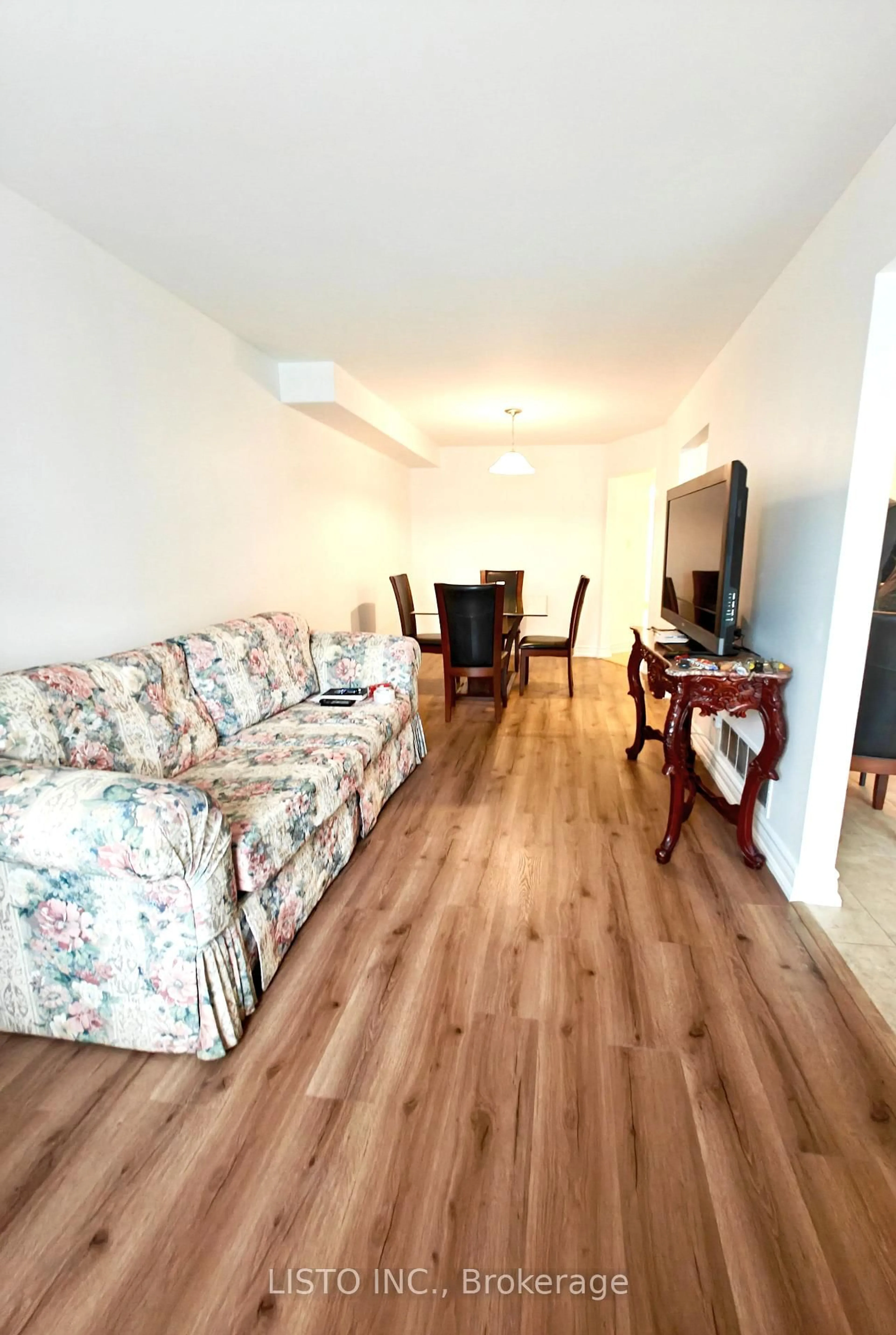 Living room with furniture, wood/laminate floor for 5255 GUILDWOOD Way #103, Mississauga Ontario L5R 4A9