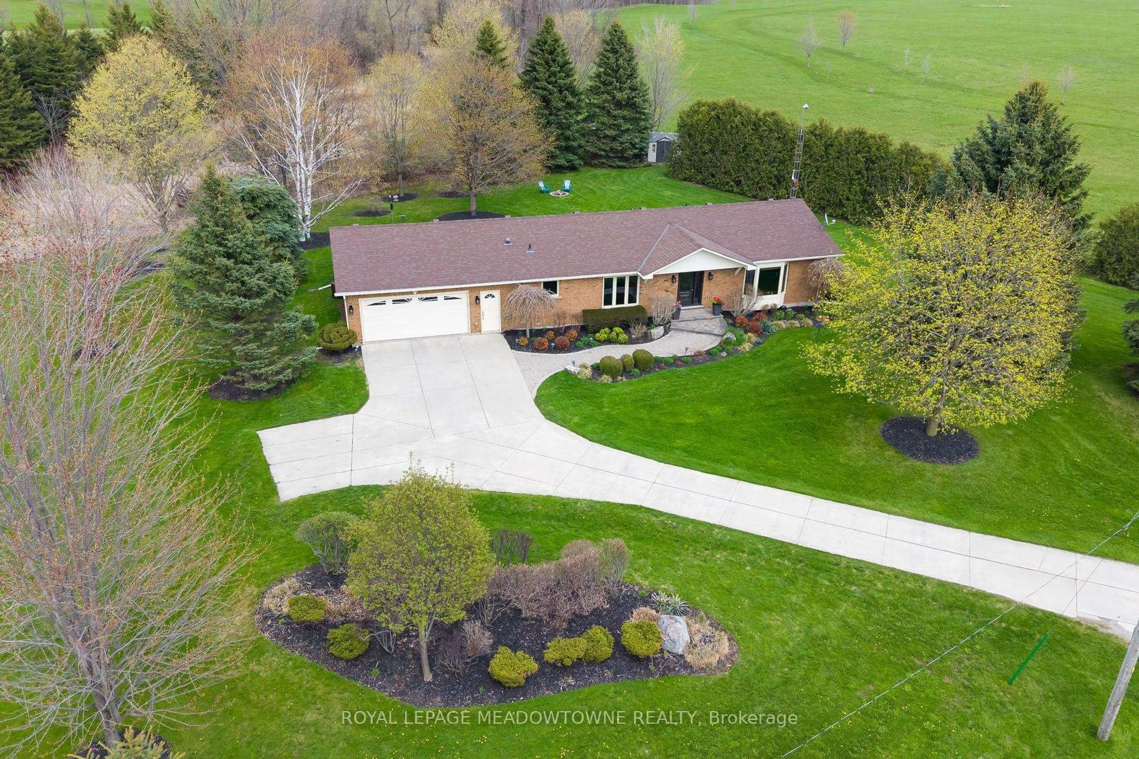 A pic from outside/outdoor area/front of a property/back of a property/a pic from drone, street for 10997 Third Line, Halton Hills Ontario L9T 2X9