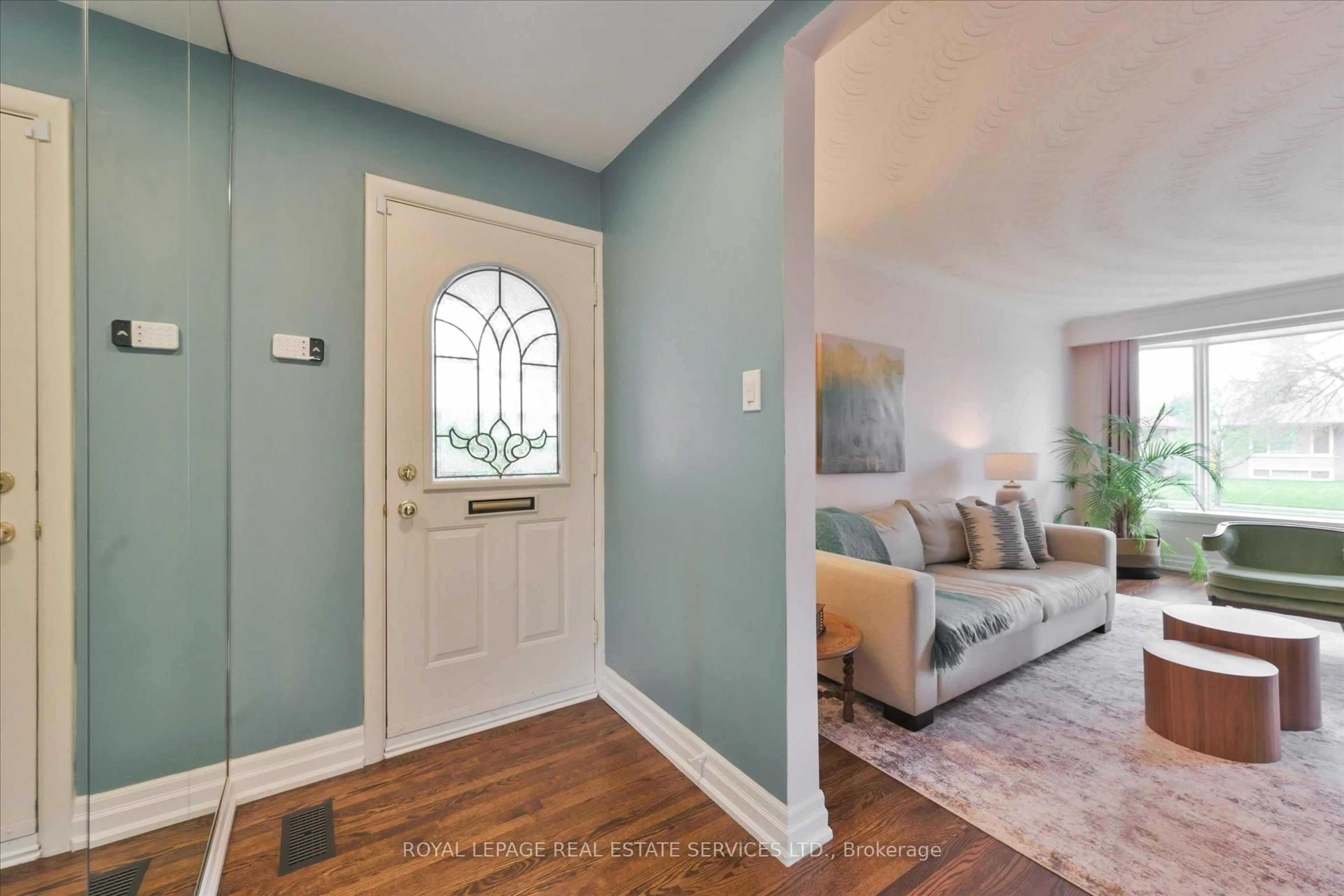 Indoor entryway for 68 Renault Cres, Toronto Ontario M9P 1J5