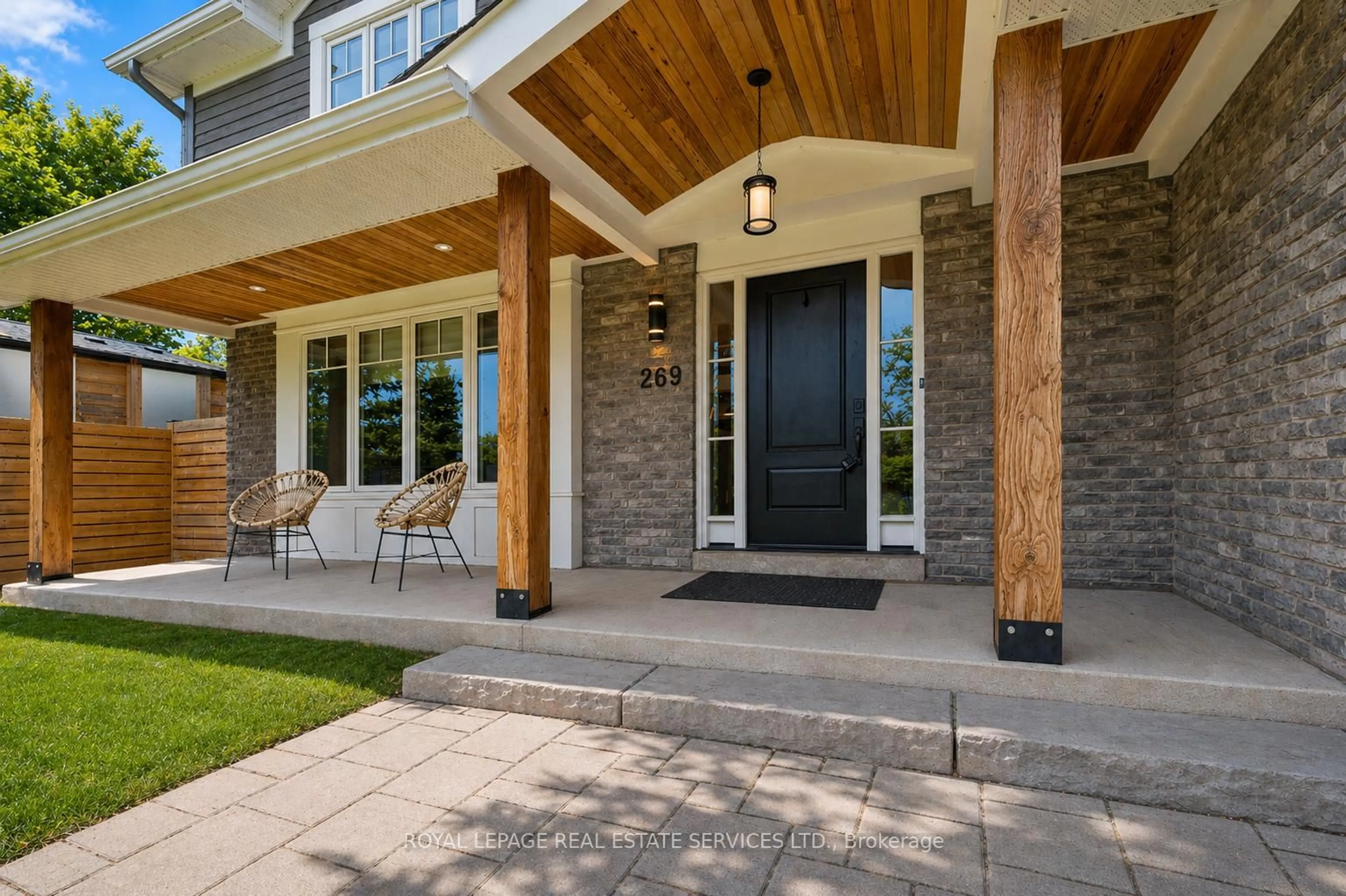 Indoor entryway for 269 Sunray Rd, Oakville Ontario L6L 3R7