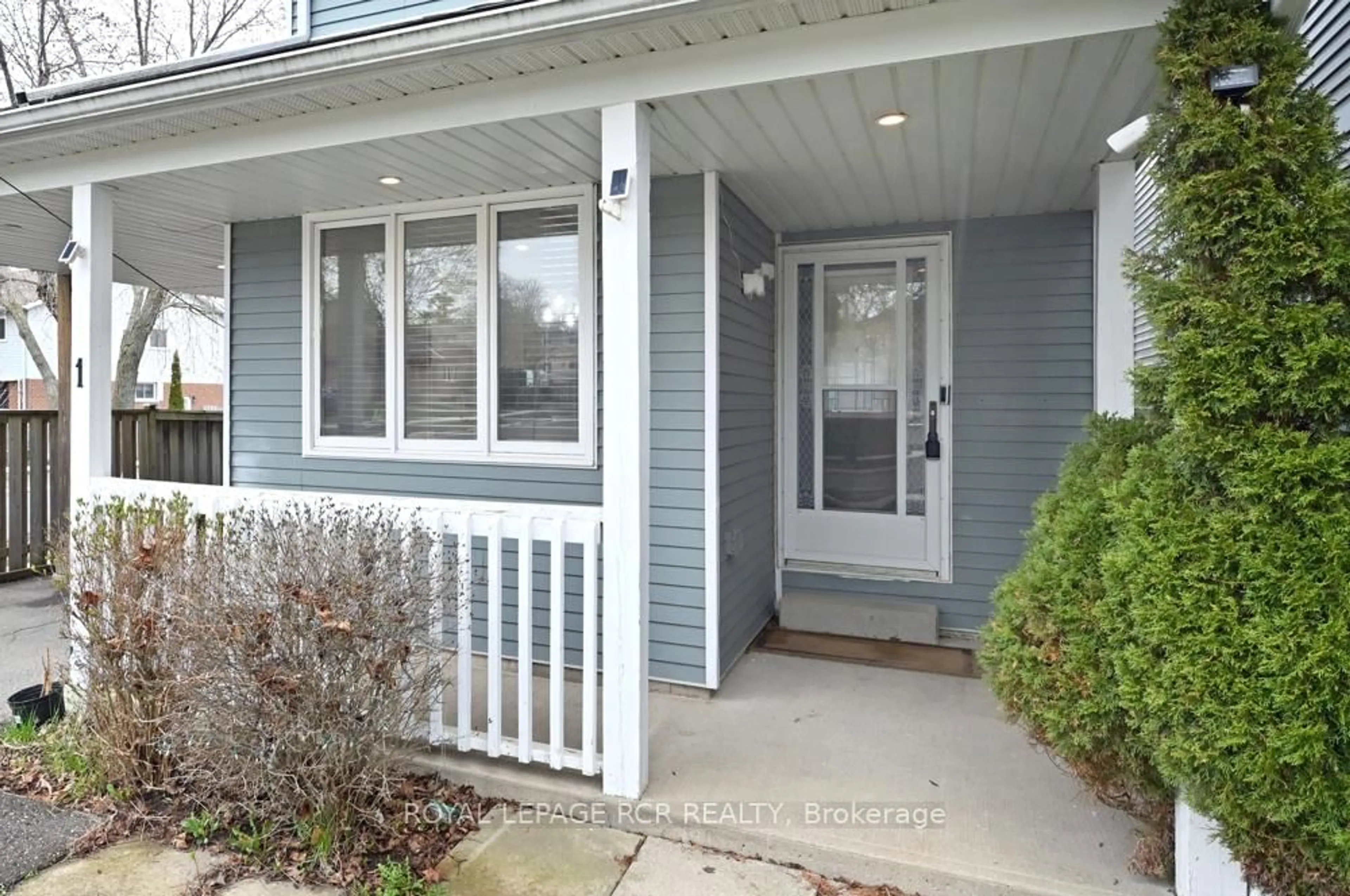 Indoor entryway for 1 Steven St, Orangeville Ontario L9W 4G1
