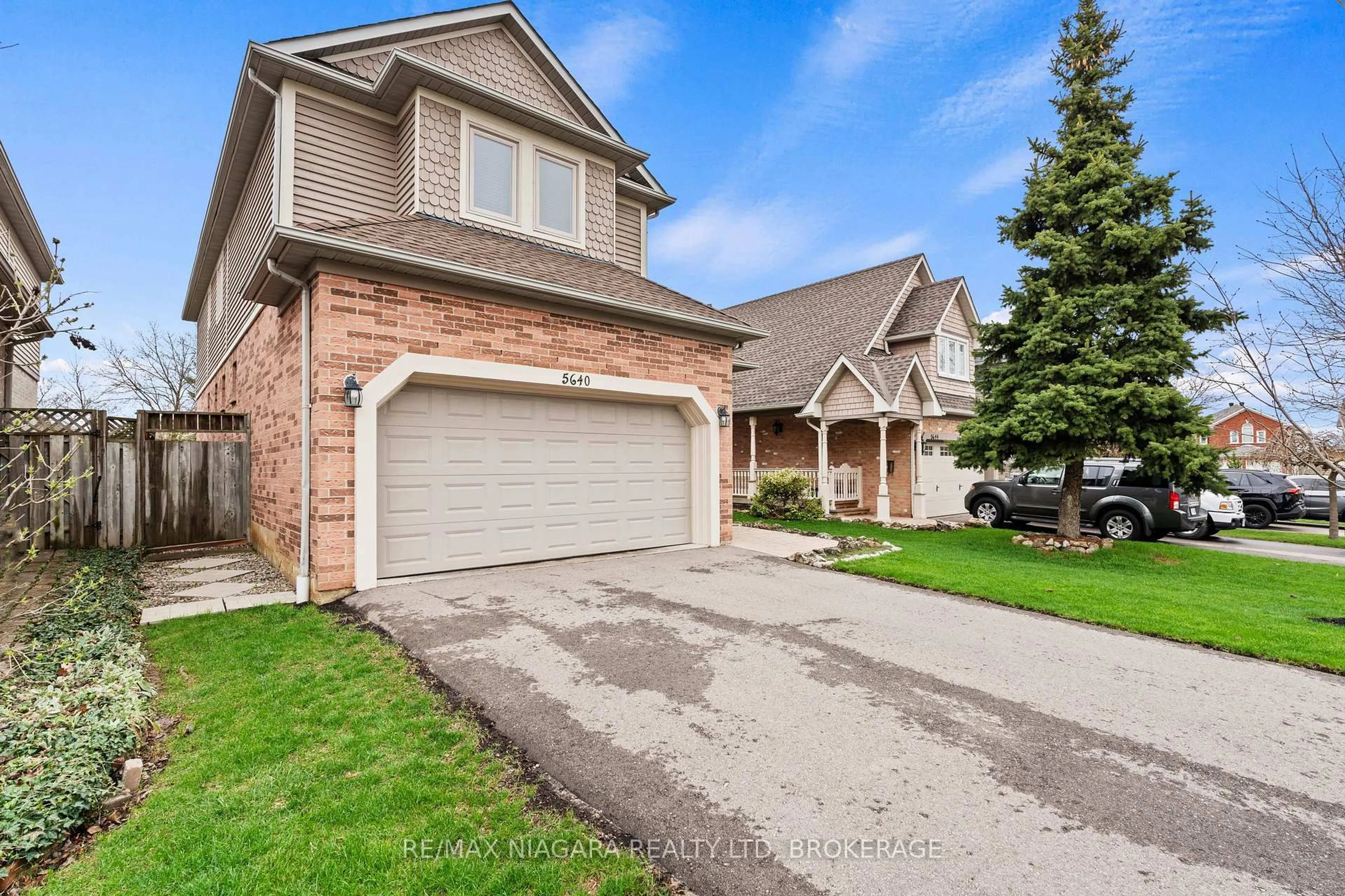 Home with brick exterior material, street for 5640 Wells Pl, Mississauga Ontario L5M 5T7
