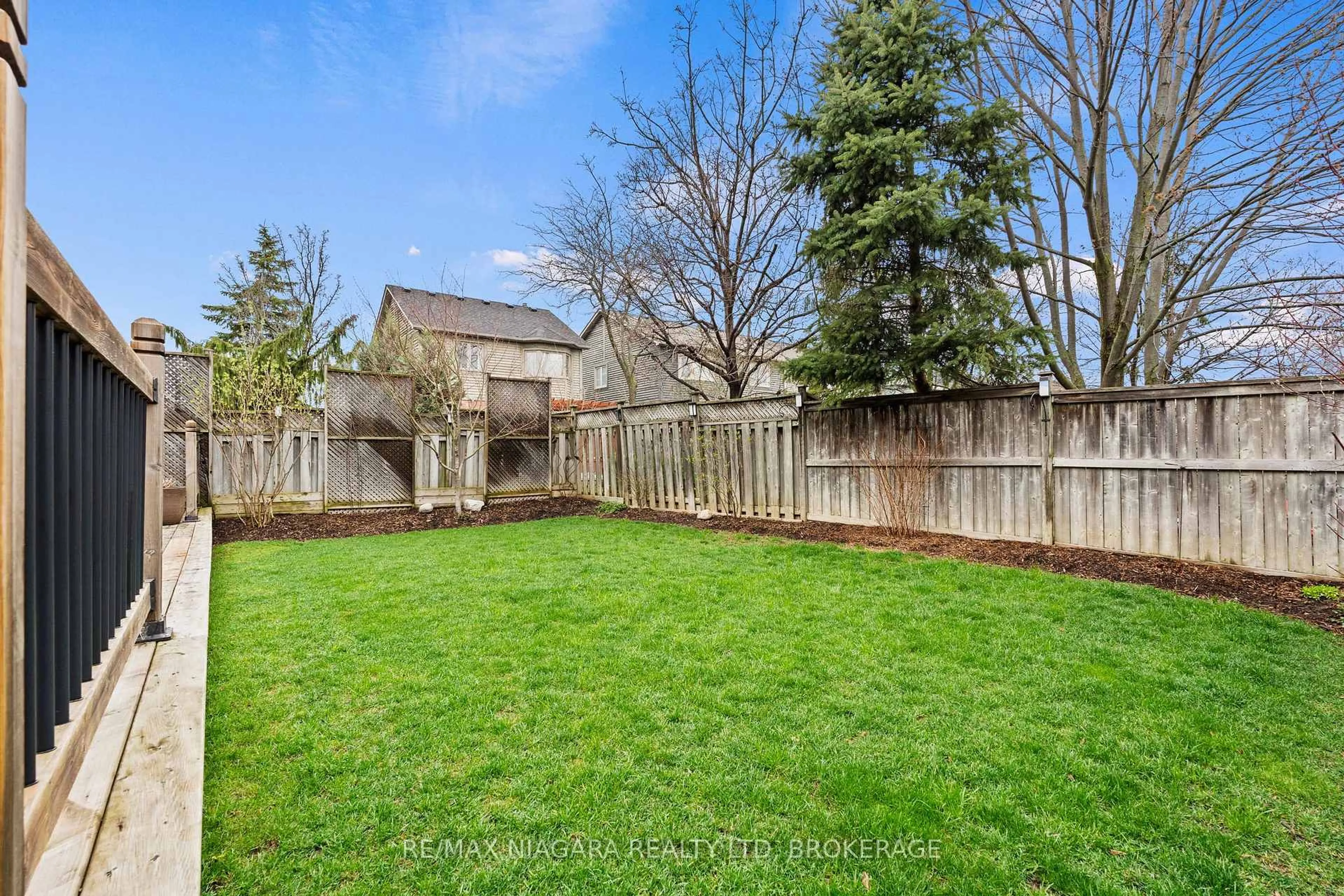 Patio, unknown for 5640 Wells Pl, Mississauga Ontario L5M 5T7