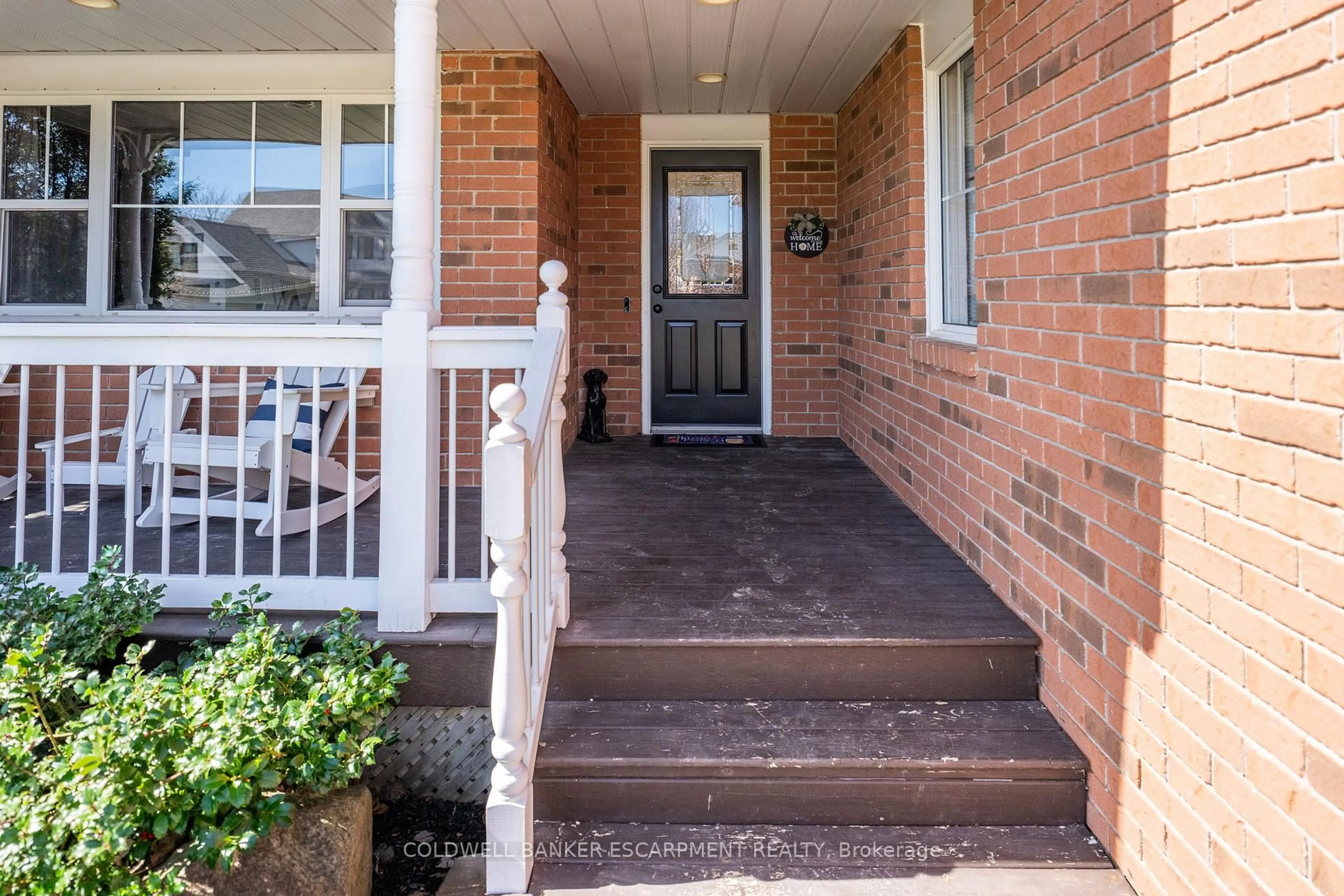 Indoor entryway for 58 Dairy Dr, Halton Hills Ontario L7J 2Y1