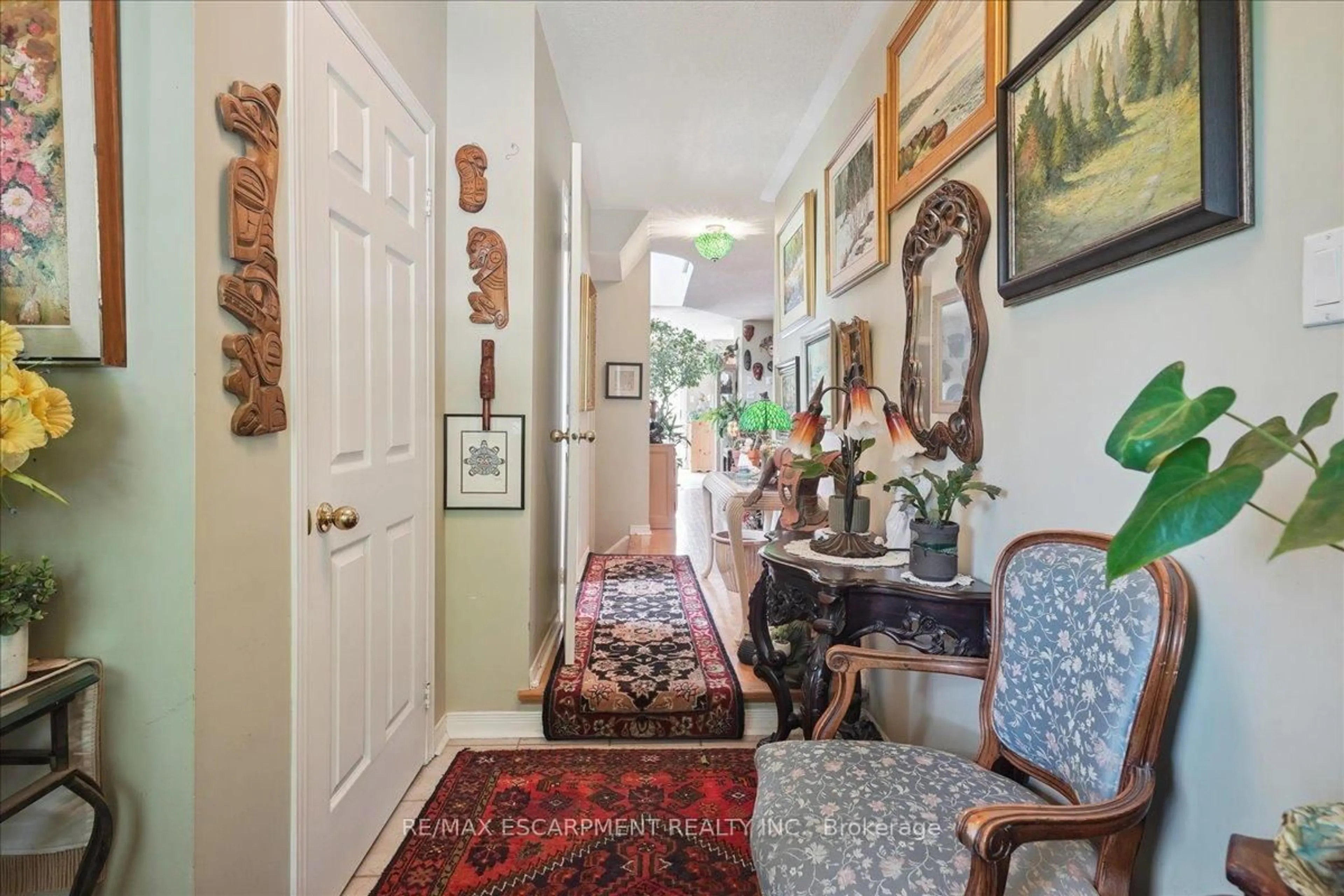 Indoor entryway for 5224 Thornburn Dr, Burlington Ontario L7L 6R4