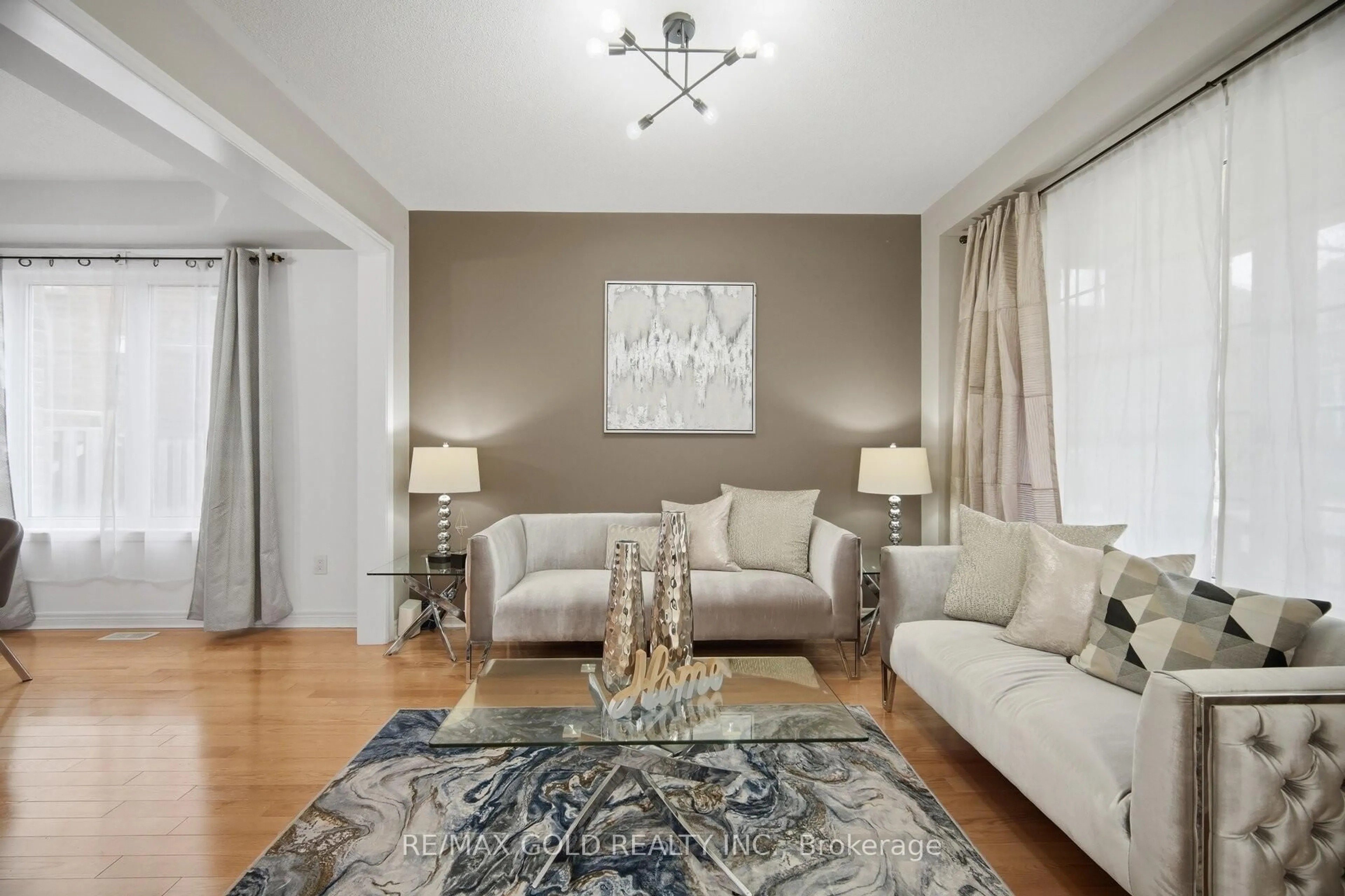 Living room with furniture, unknown for 33 Garryoaks Dr, Brampton Ontario L6P 3E2