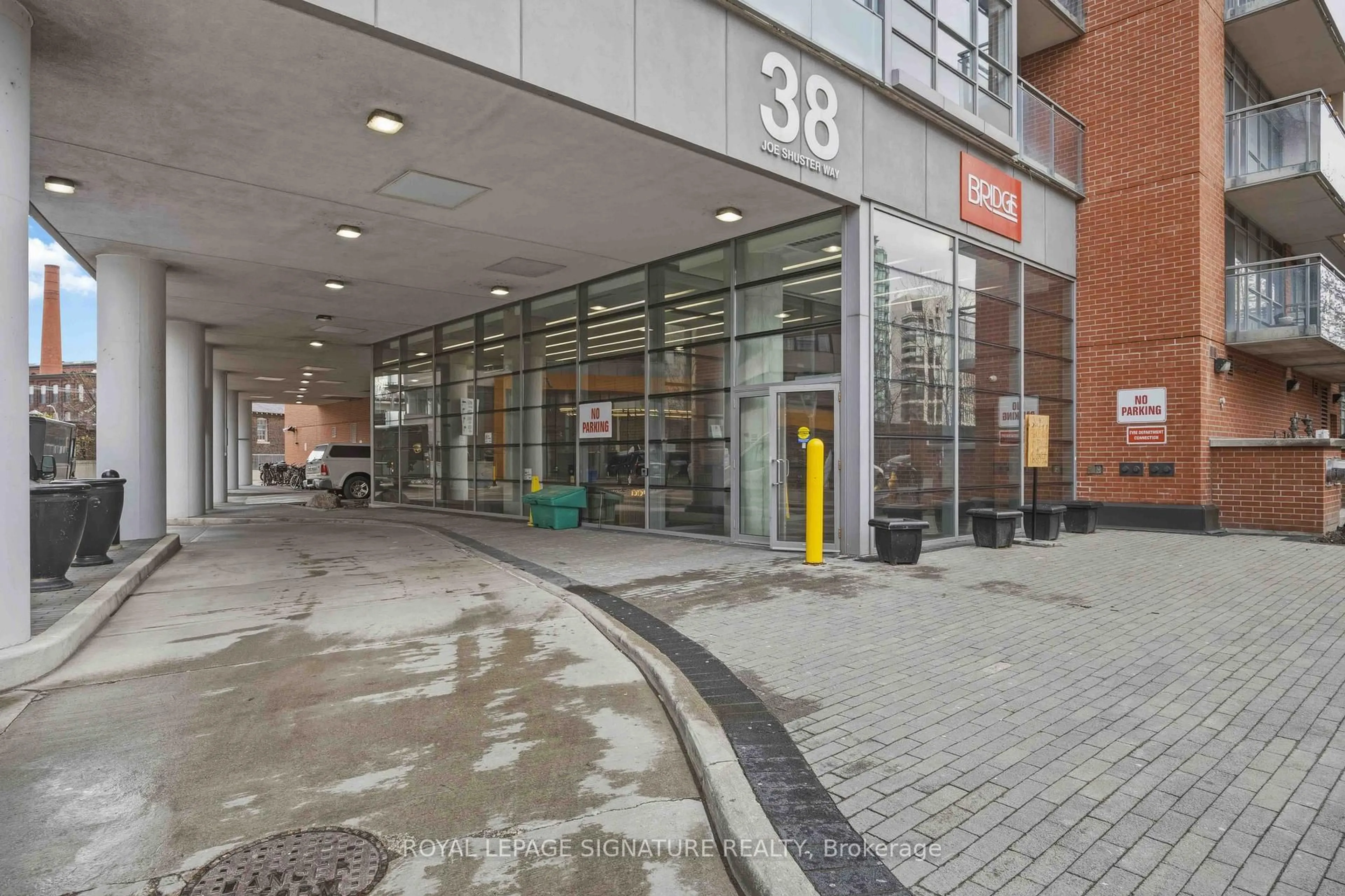 Indoor foyer for 38 Joe Shuster Way #1625, Toronto Ontario M6K 0A5