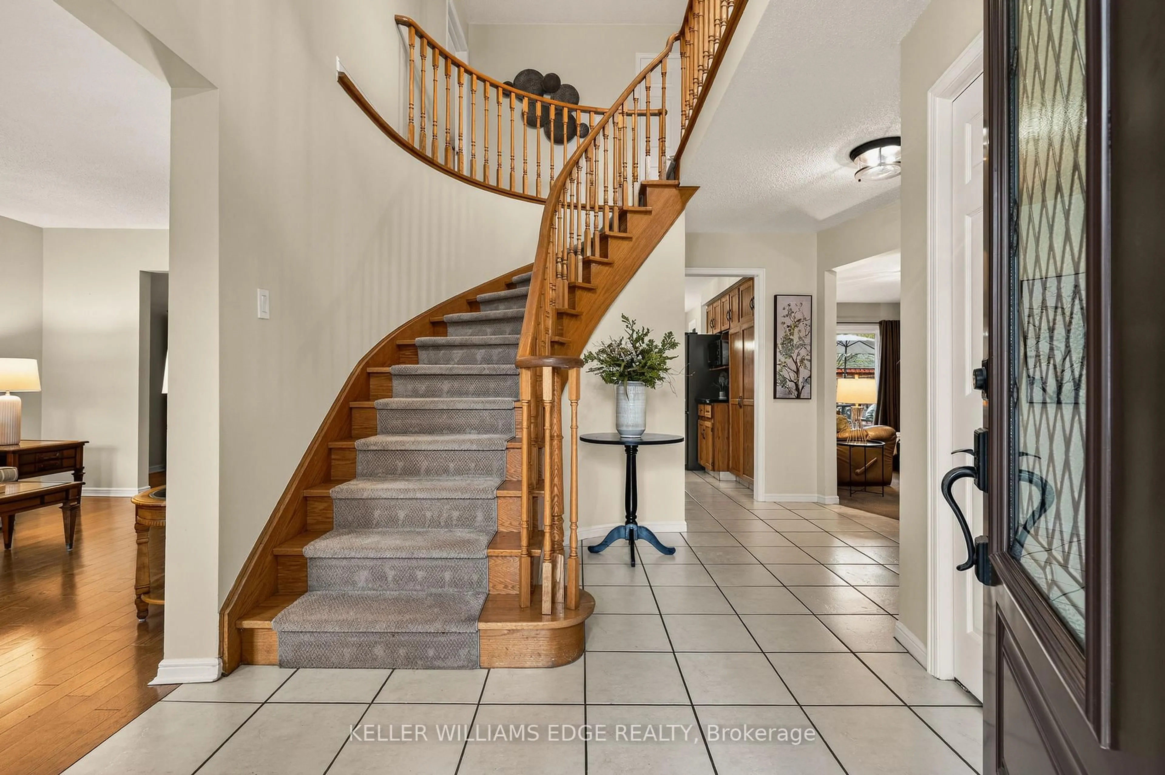 Unknown for 520 Woodview Rd, Burlington Ontario L7N 3P9
