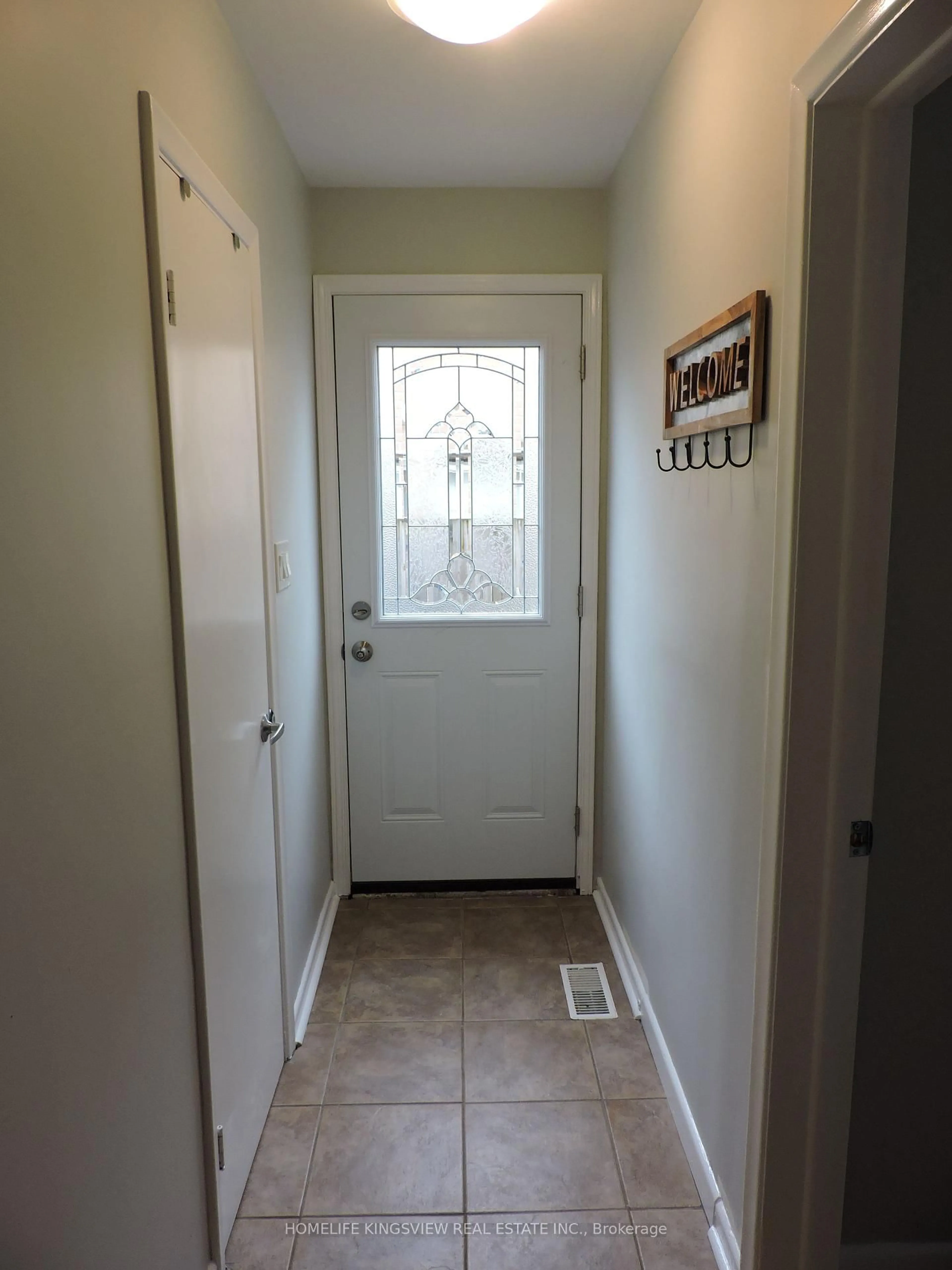 Indoor entryway for 46 Clayhall Cres, Toronto Ontario M3J 1W6