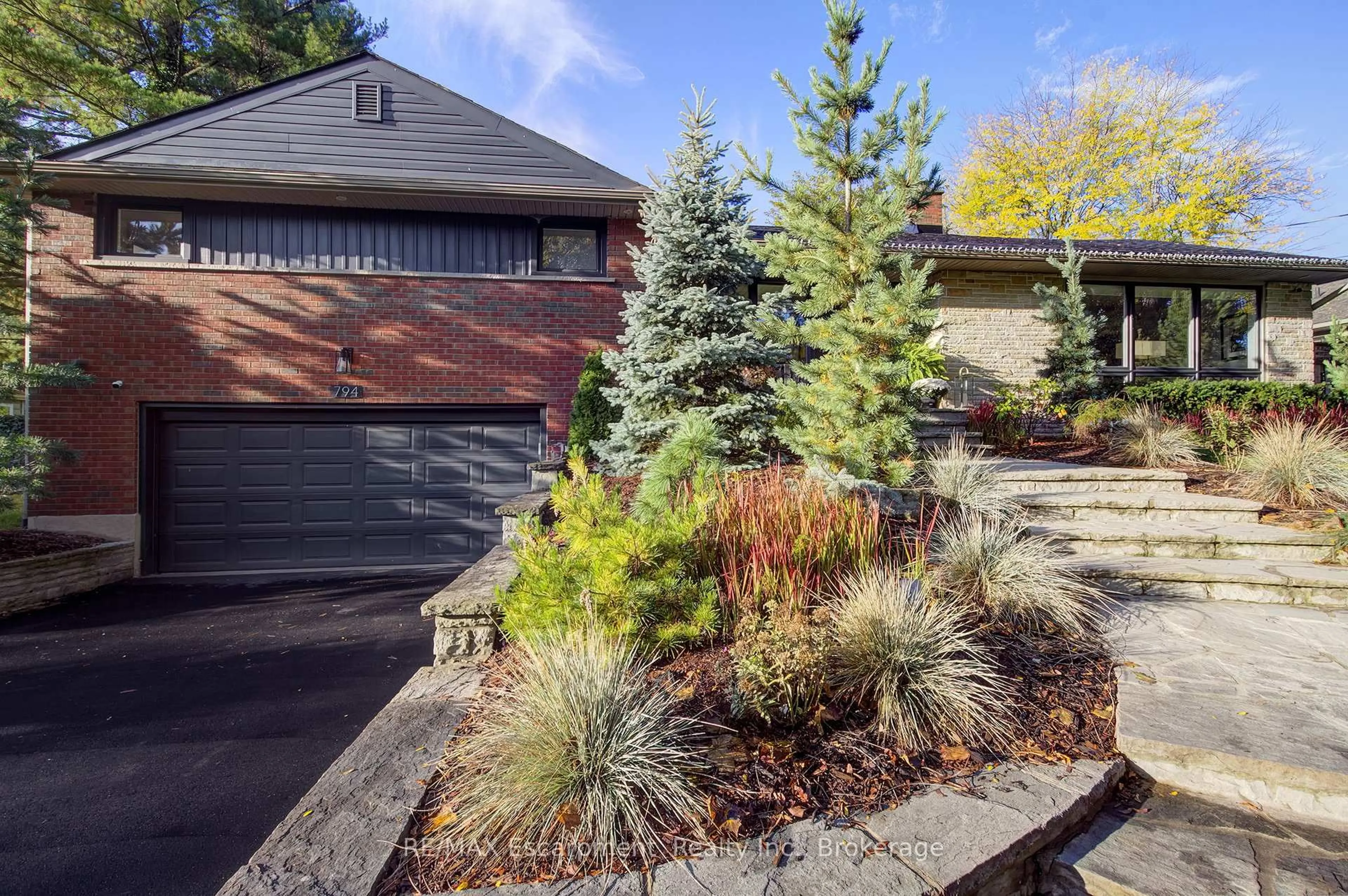 Unknown for 794 Falcon Blvd, Burlington Ontario L7T 3B3