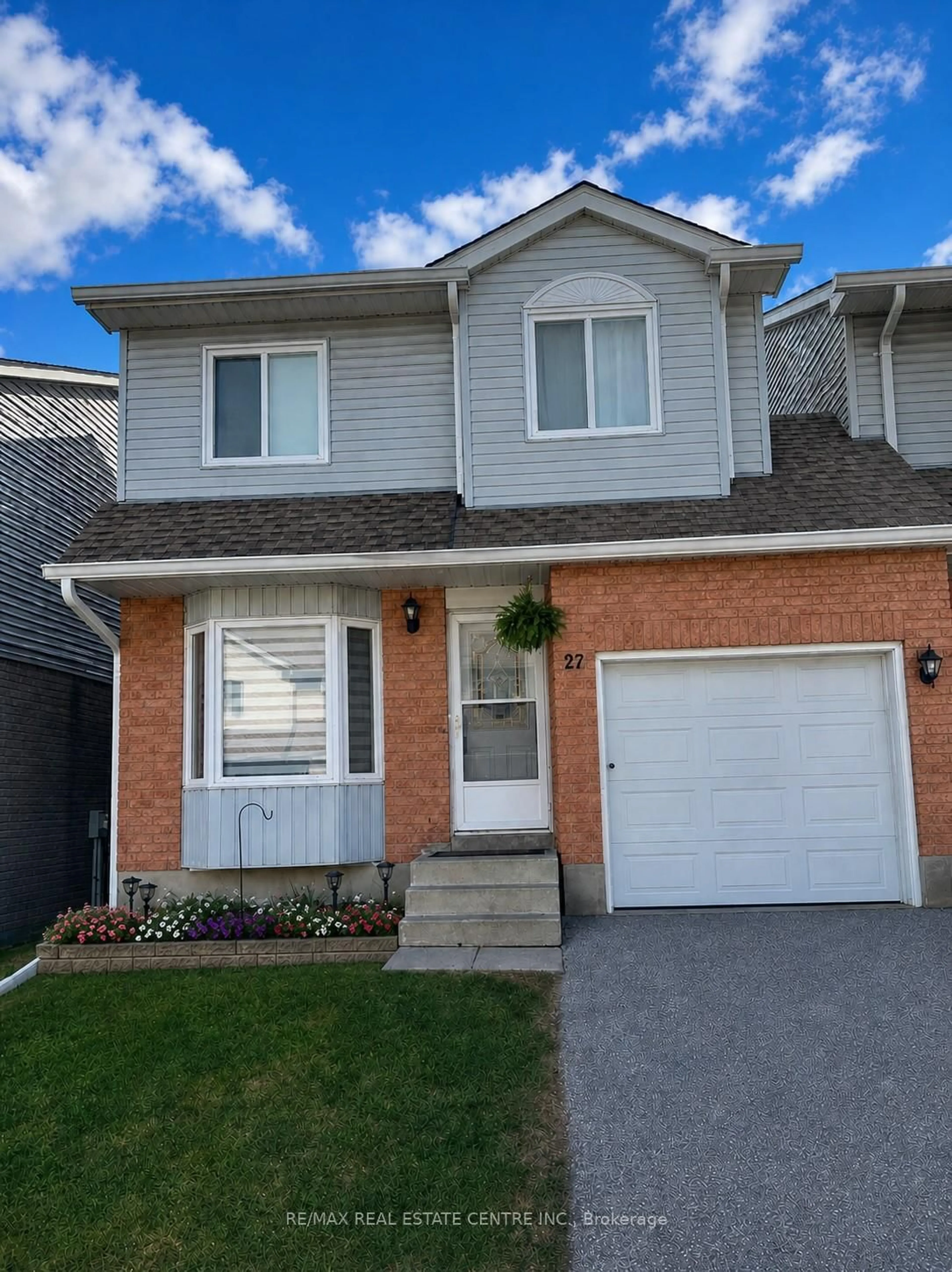 Home with vinyl exterior material, street for 31 Parkview Dr #27, Orangeville Ontario L9W 4H7