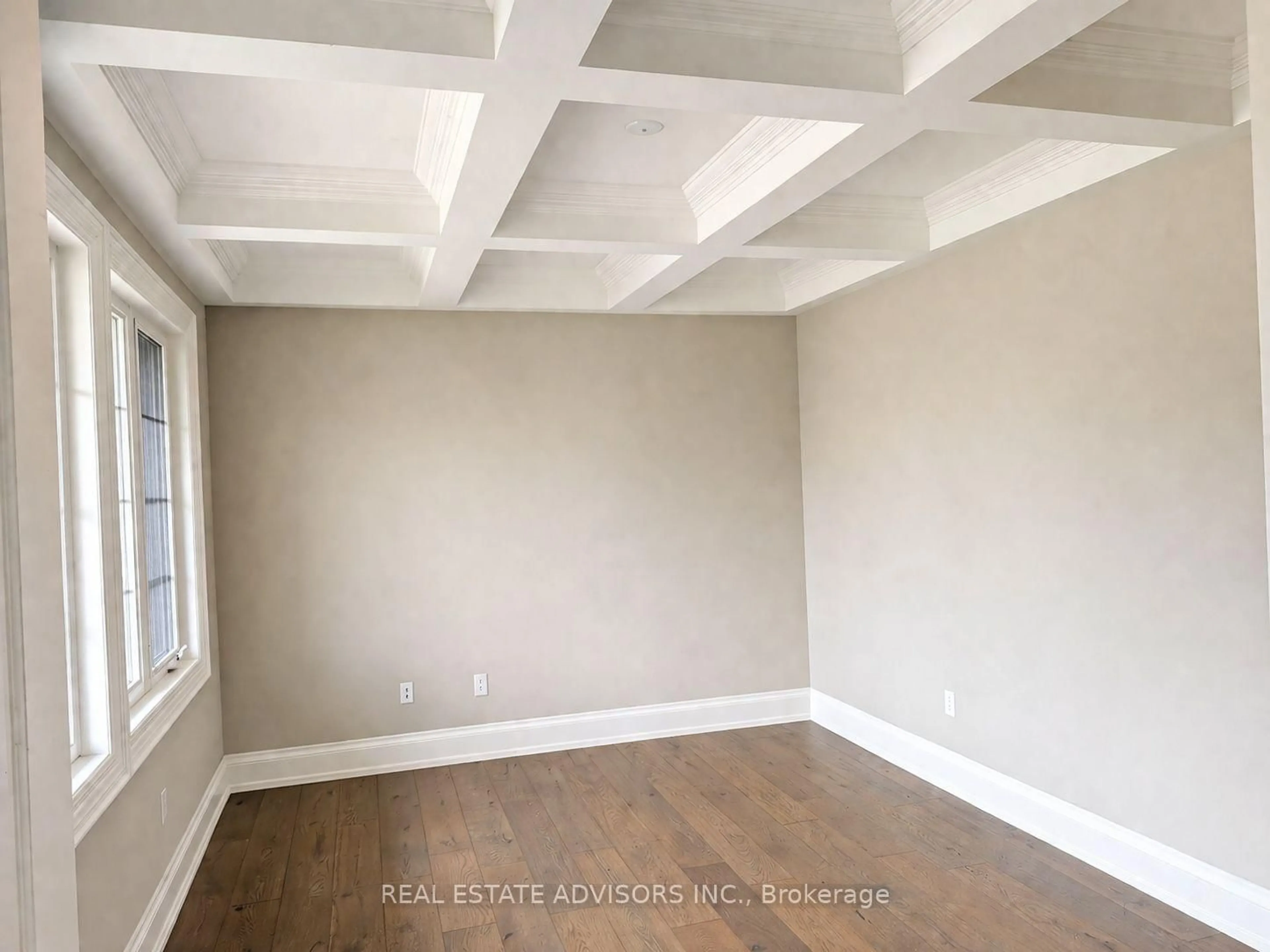A pic of a room for 428 Maplehurst Ave, Oakville Ontario L6L 4Y7