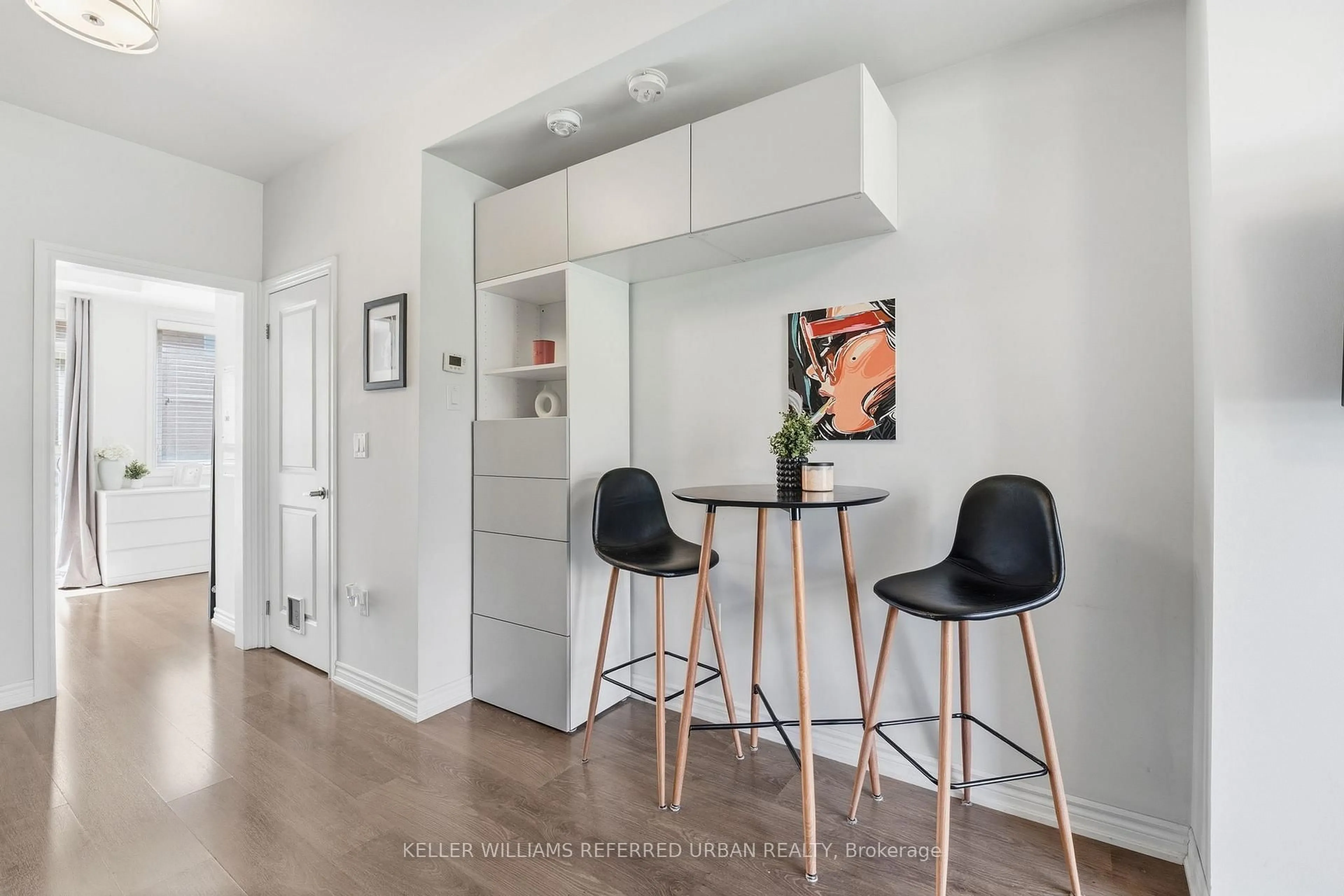 Unknown for 390 Hopewell Ave #241, Toronto Ontario M6E 2S2