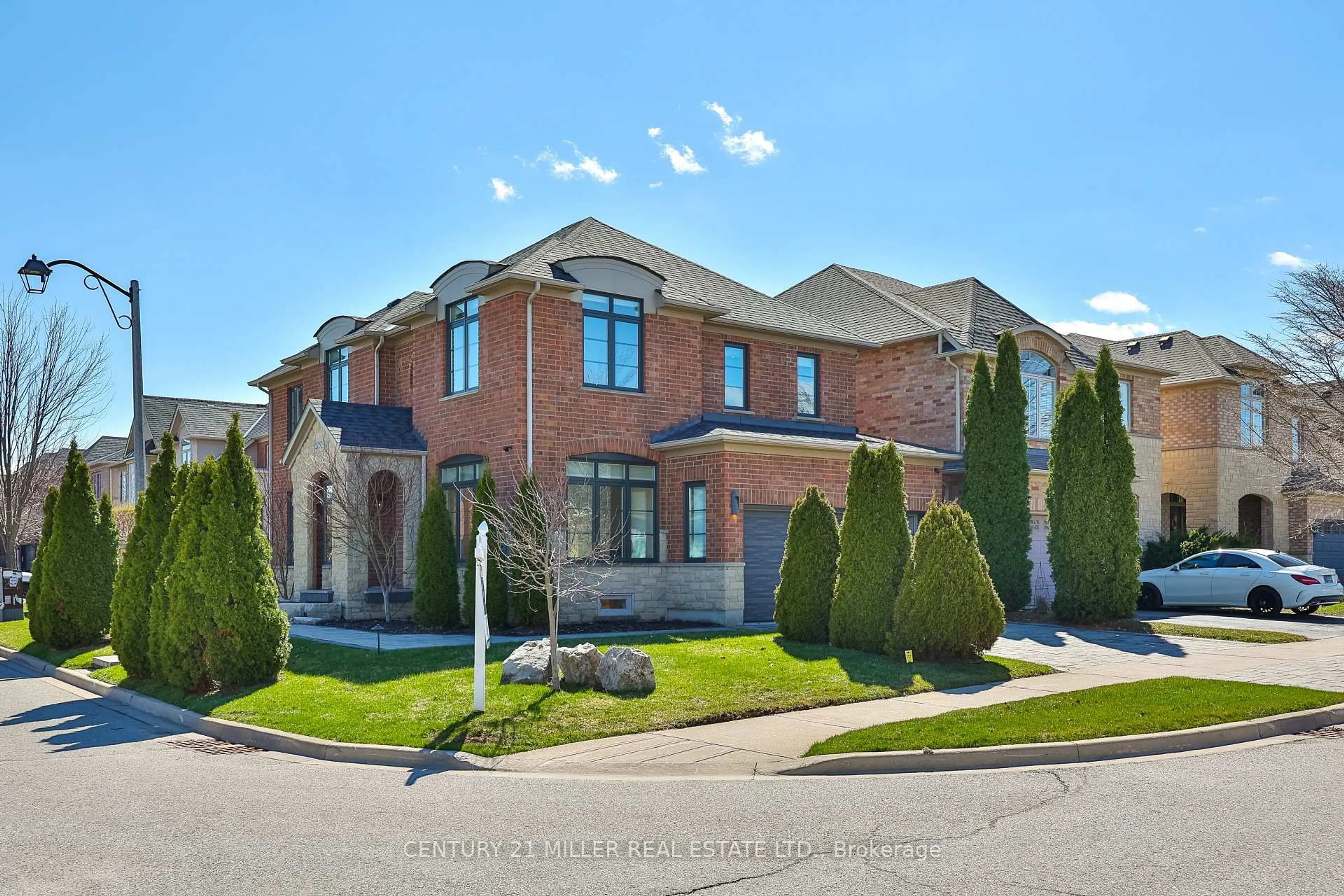 Home with brick exterior material, street for 2252 Dewsbury Dr, Oakville Ontario L6M 0A6