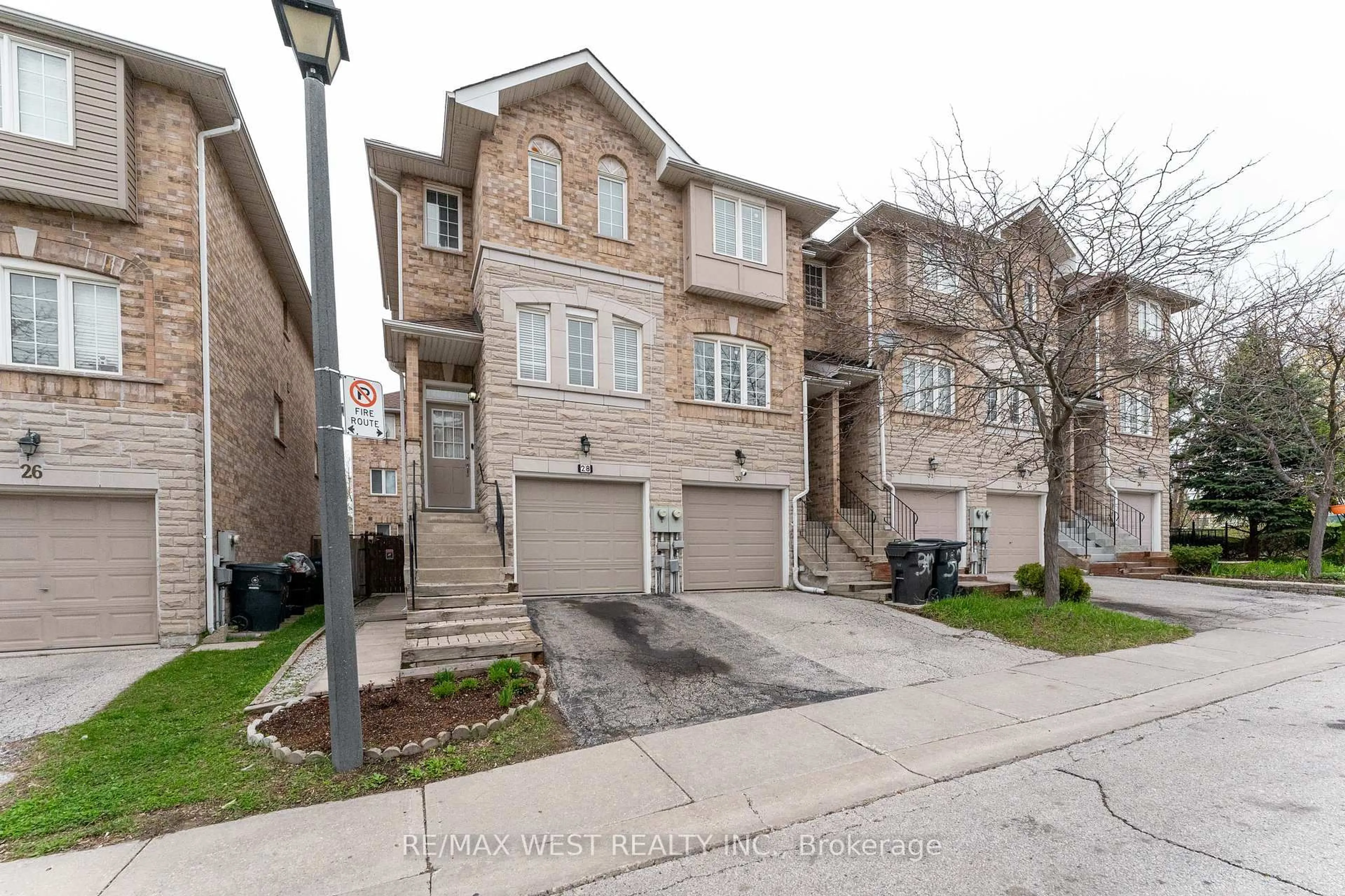 Unknown for 28 Shining Star Cres #30, Toronto Ontario M6M 5L6