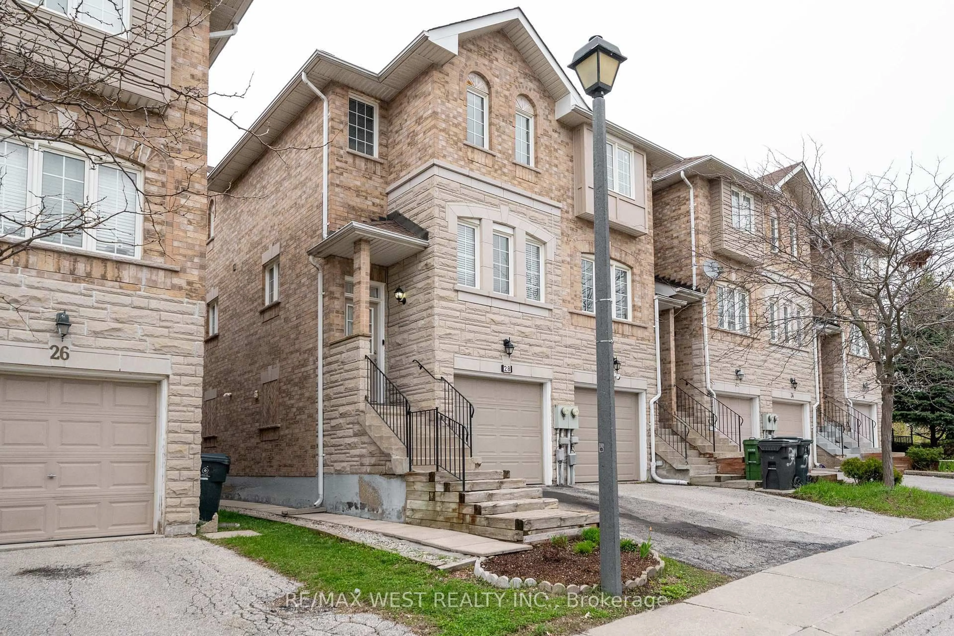 Unknown for 28 Shining Star Cres #30, Toronto Ontario M6M 5L6