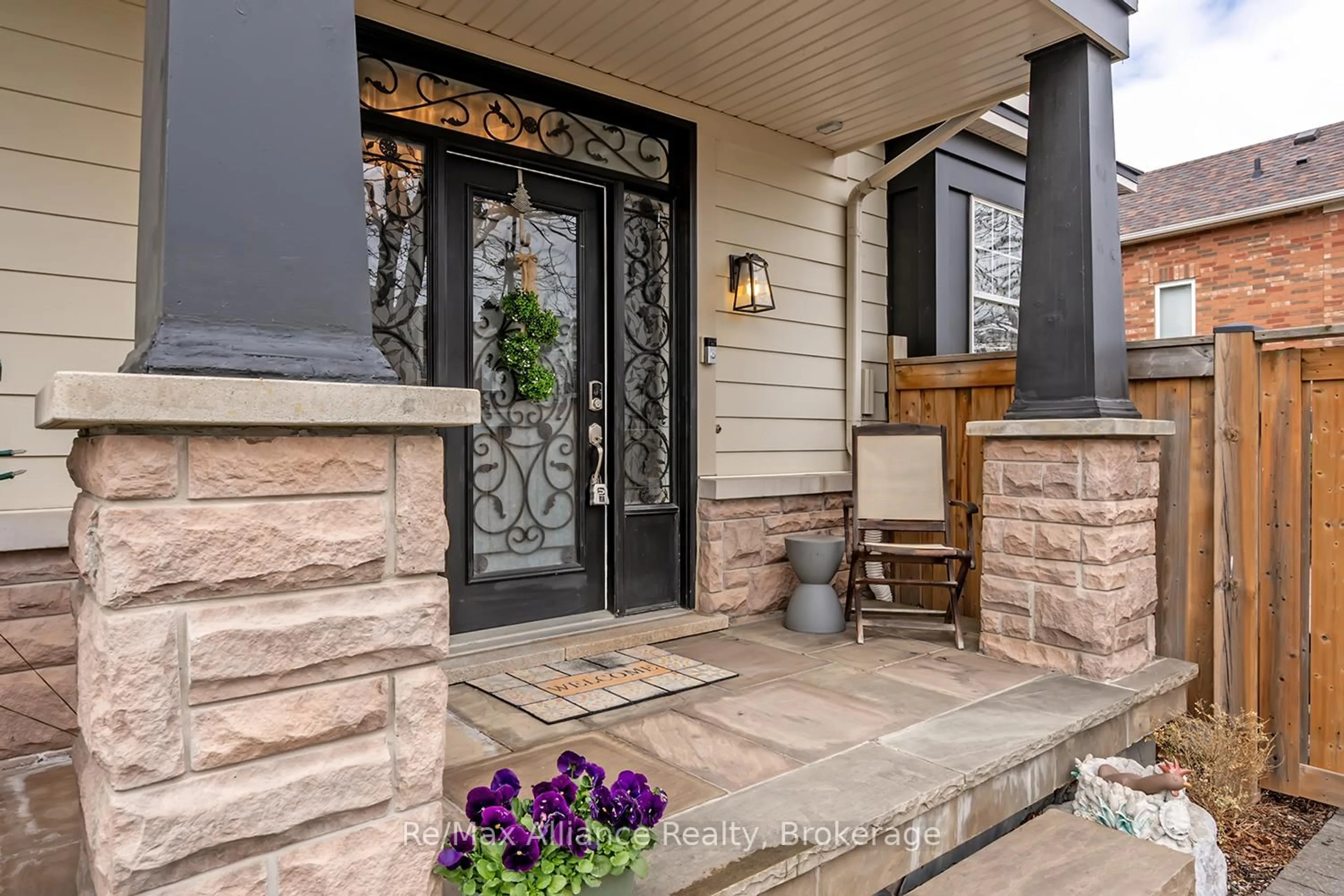 Indoor entryway for 1246 Robson Cres, Milton Ontario L9T 6W1