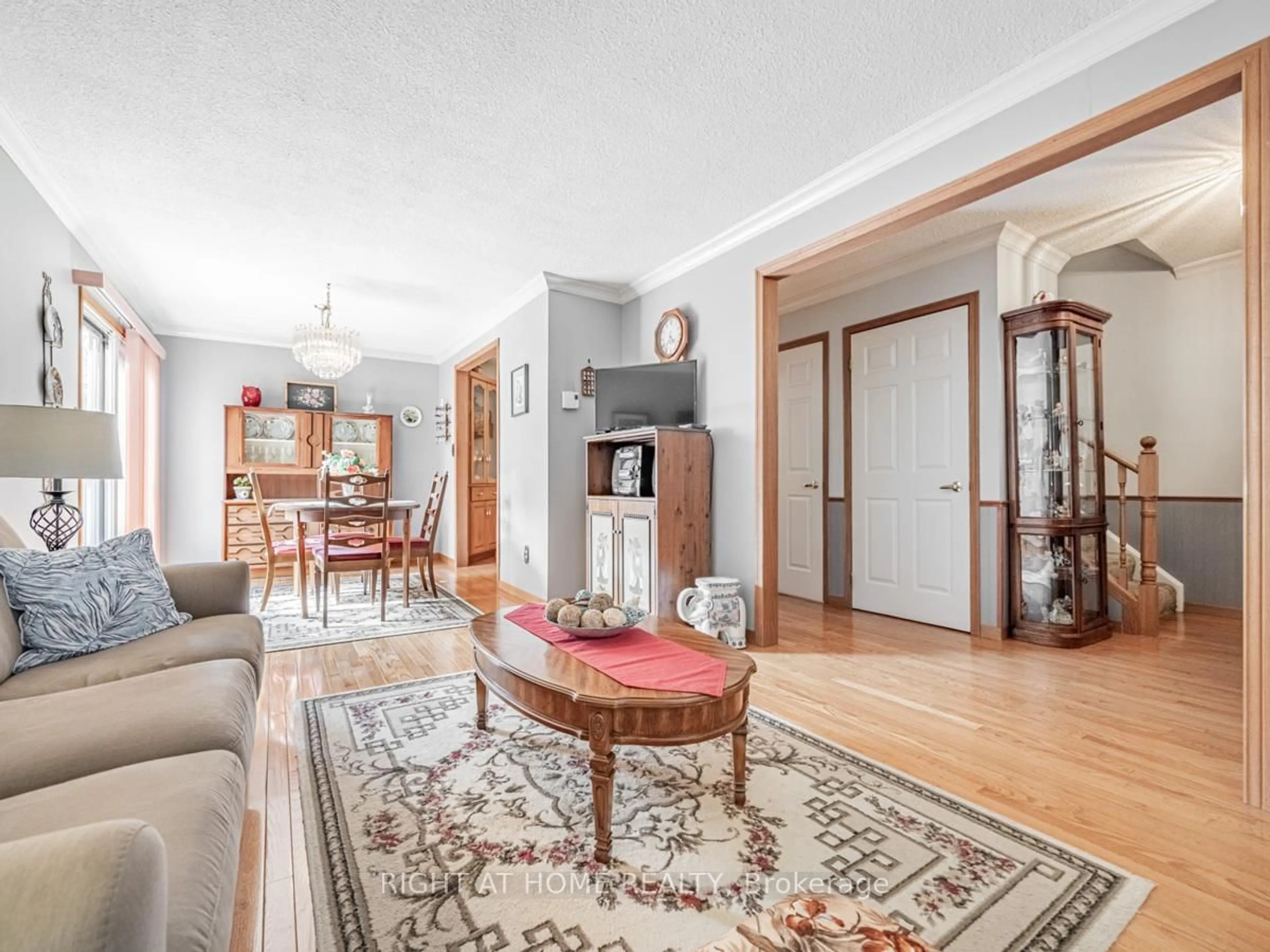 Living room with furniture, unknown for 6540 Falconer Dr #124, Mississauga Ontario L5N 1M1