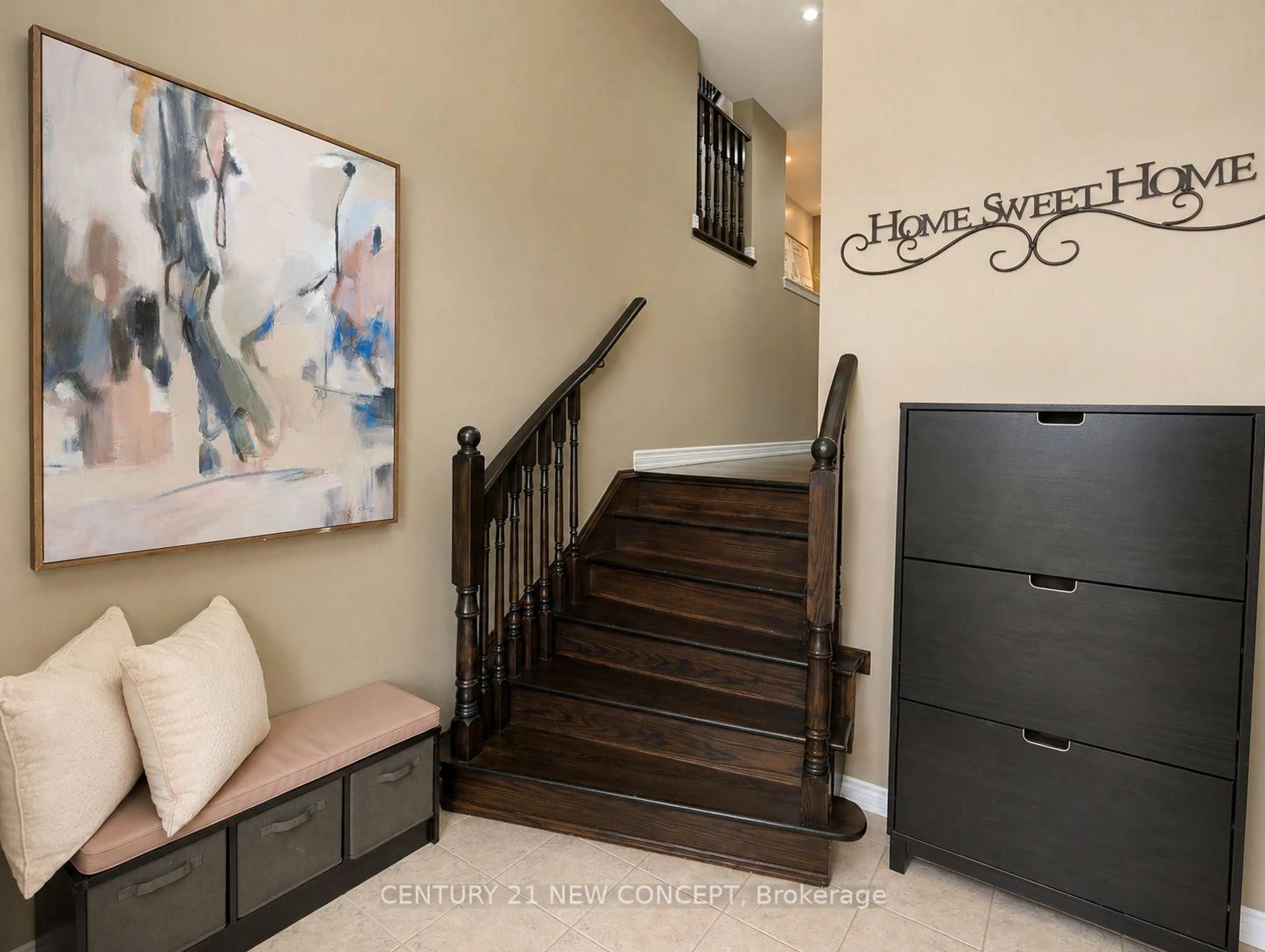 Indoor entryway for 4266 Ryan Lane, Burlington Ontario L7M 0M3