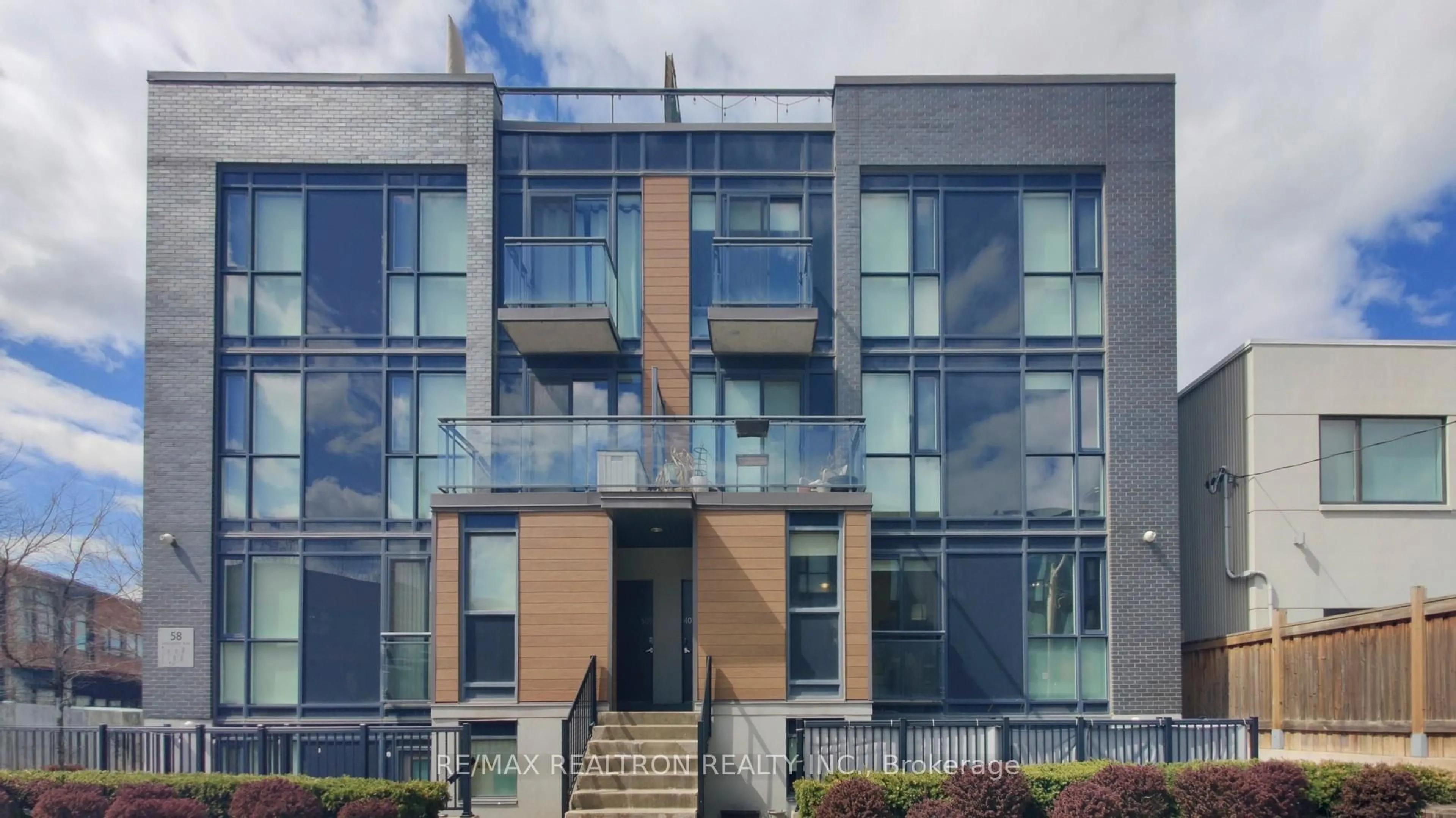 Unknown for 58 Macaulay Ave #402, Toronto Ontario M6P 3P6