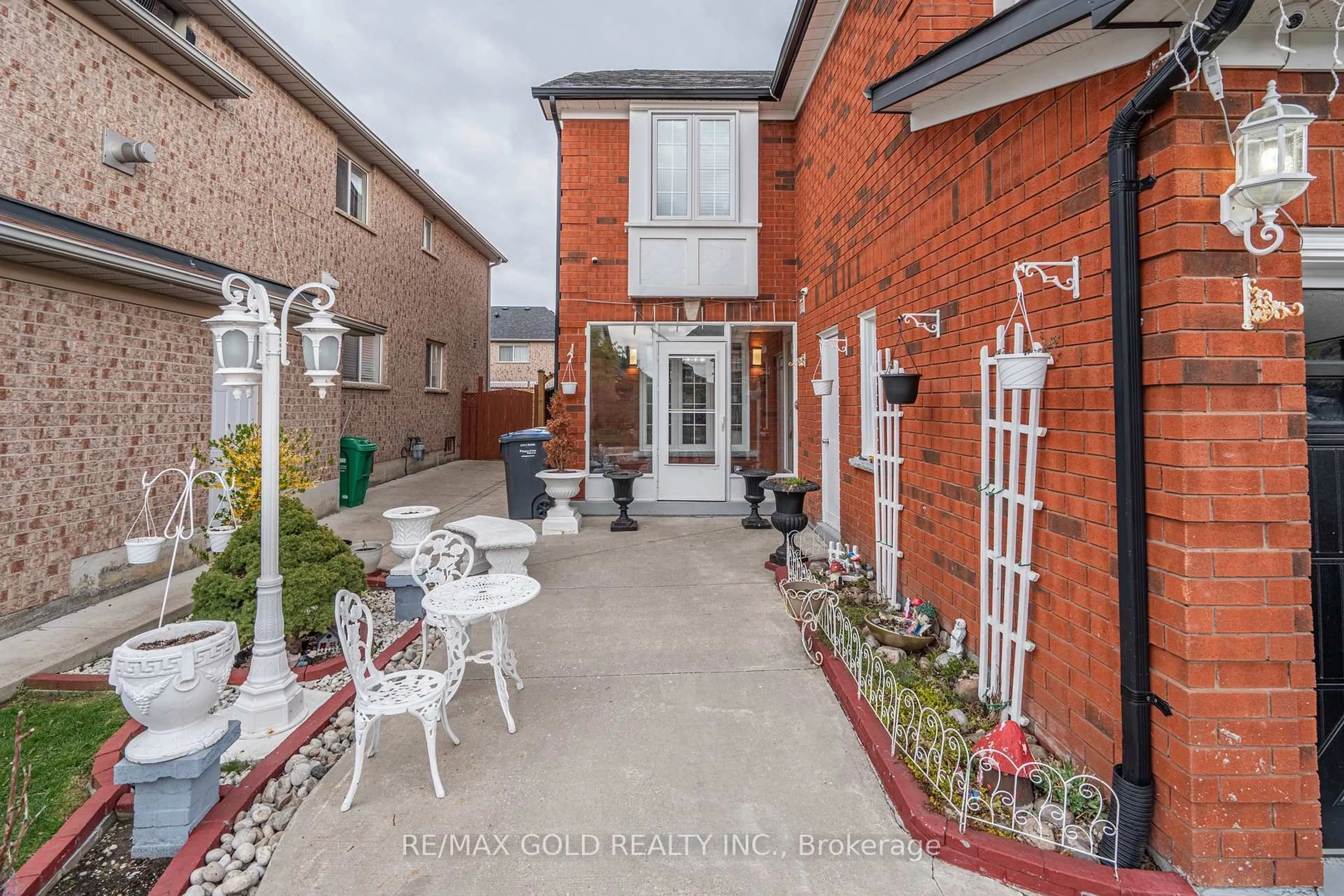 Patio, street for 172 Desert Sand Dr, Brampton Ontario L6R 1P8