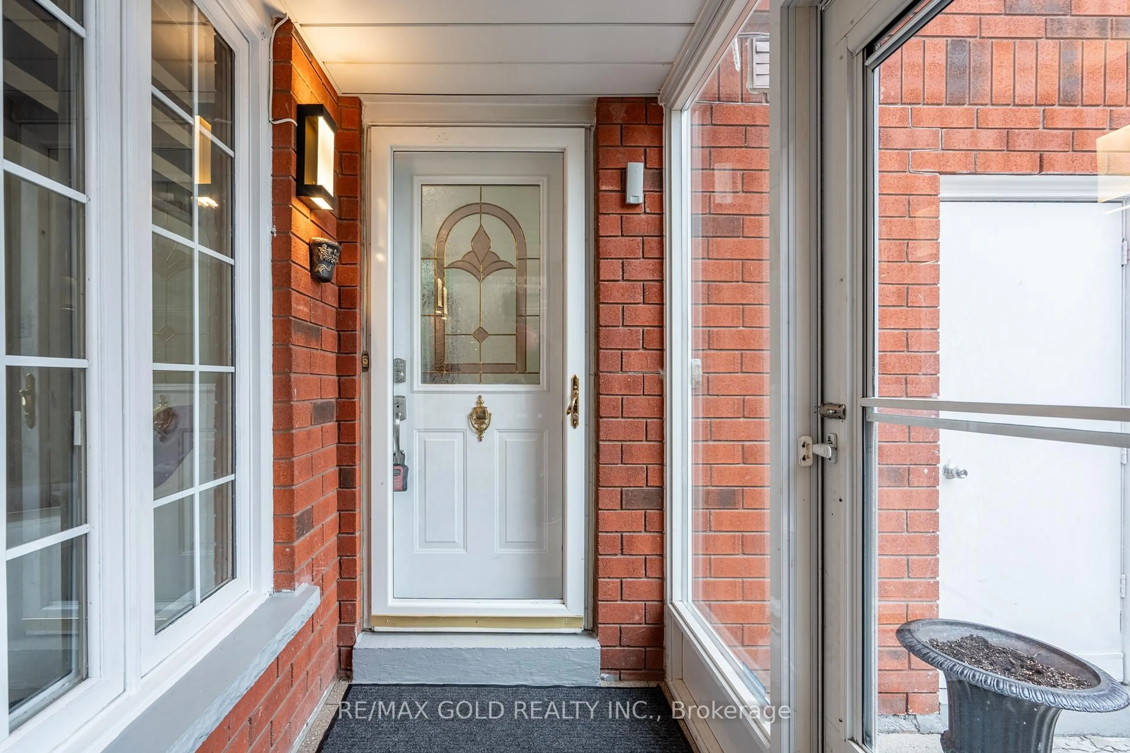 Indoor entryway for 172 Desert Sand Dr, Brampton Ontario L6R 1P8