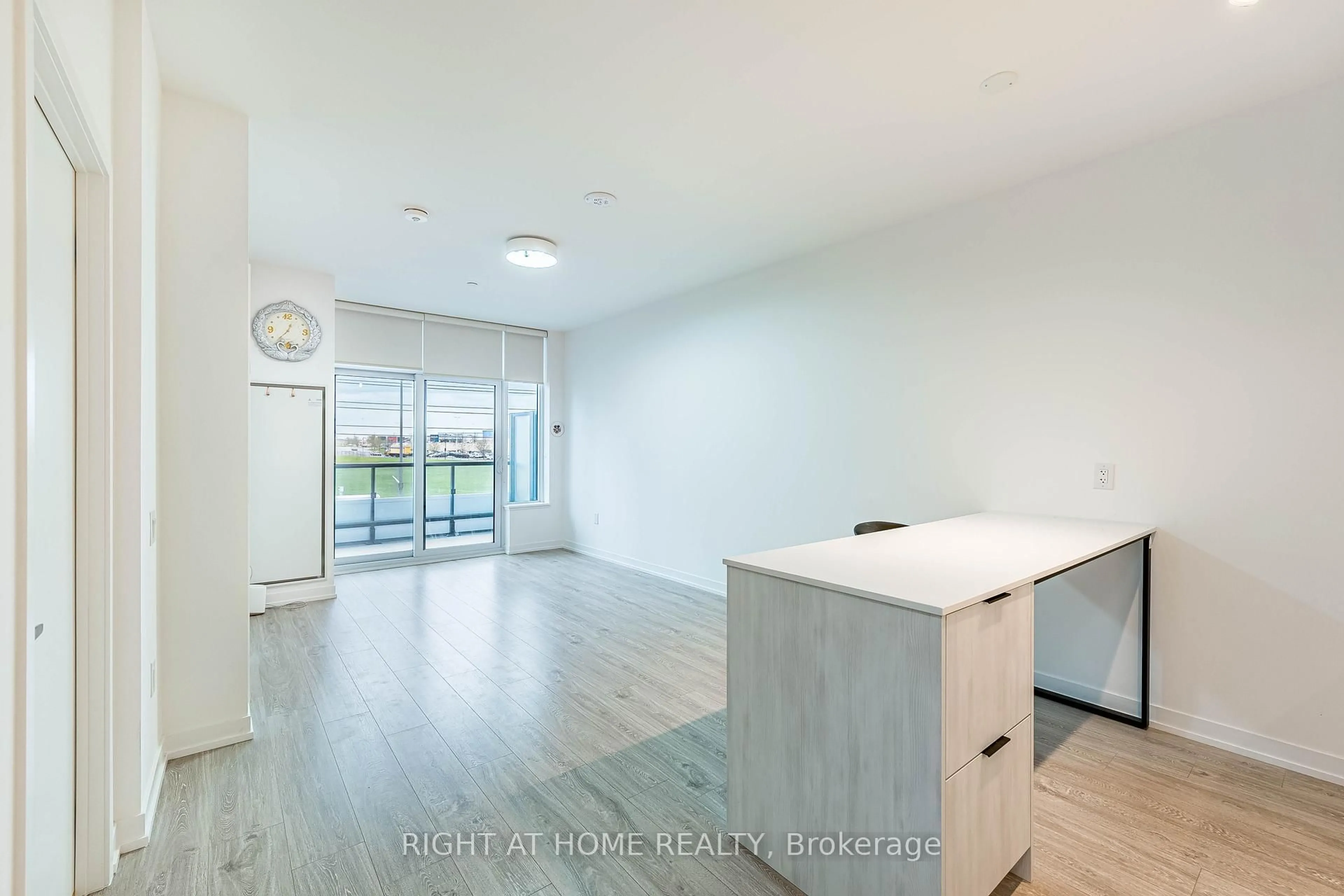 Unknown for 2485 Eglinton Ave #418, Mississauga Ontario L5W 2T1