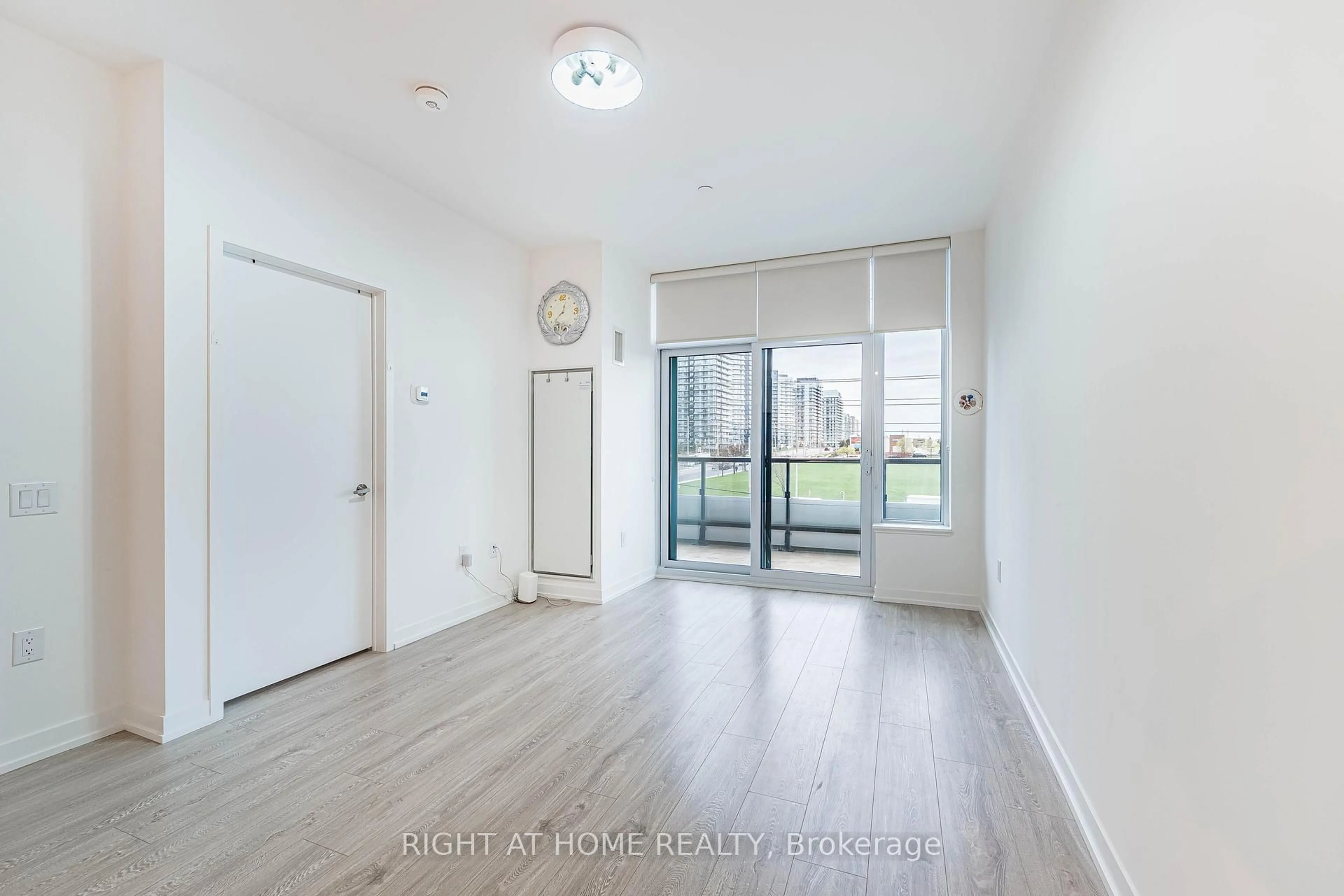 Unknown for 2485 Eglinton Ave #418, Mississauga Ontario L5W 2T1