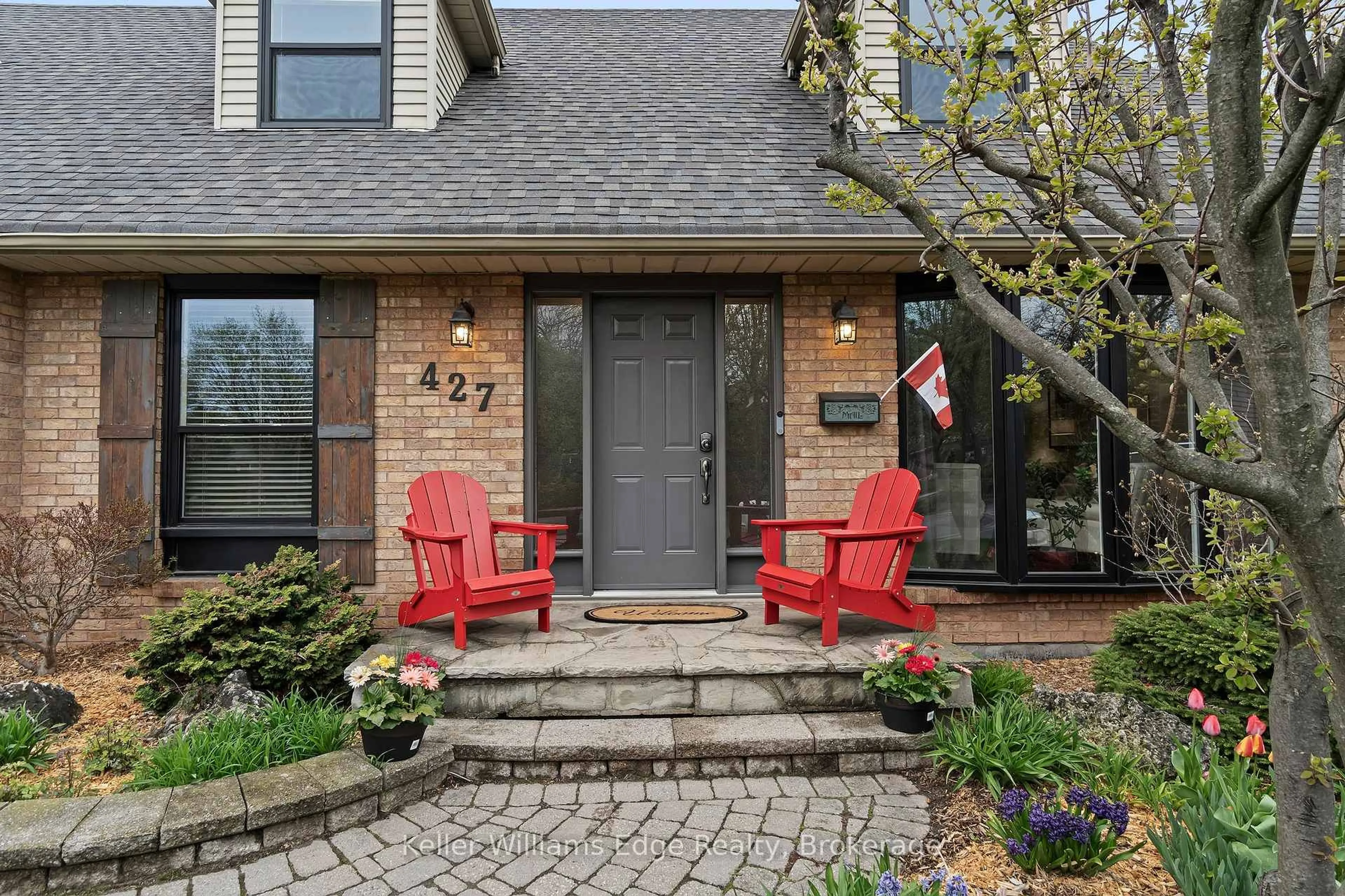 Home with brick exterior material, street for 427 Mackay Crt, Burlington Ontario L7L 5M8