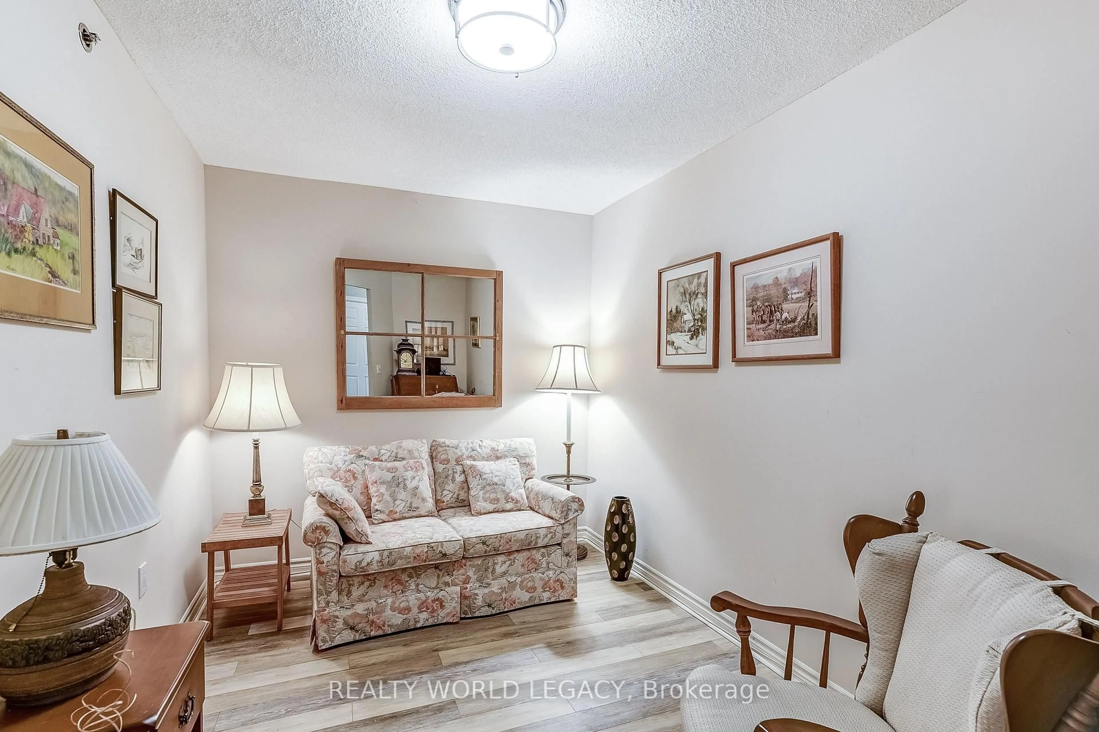 Living room with furniture, unknown for 100 Burloak Dr #1201, Burlington Ontario L7L 6P6