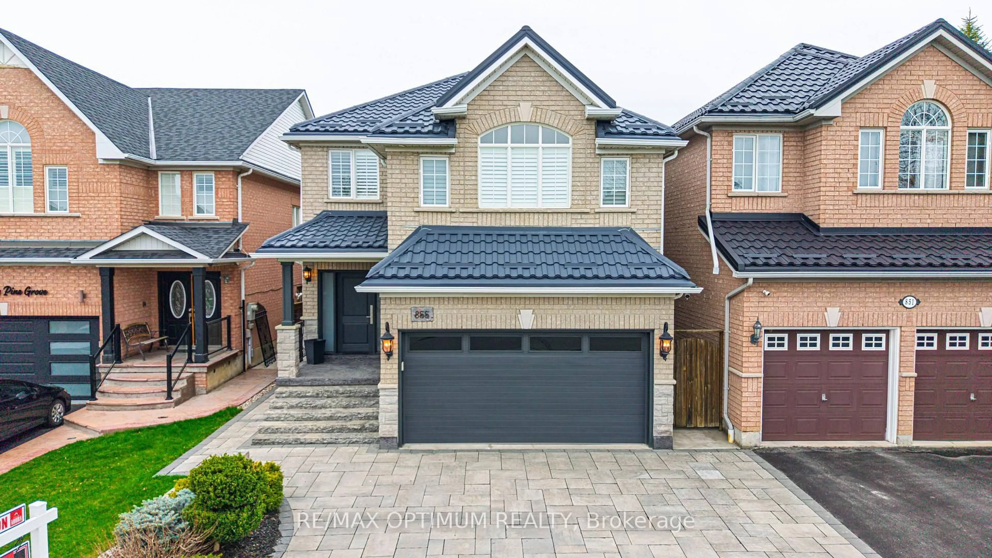 Home with brick exterior material, street for 855 Knotty Pine Grve, Mississauga Ontario L5W 1K2